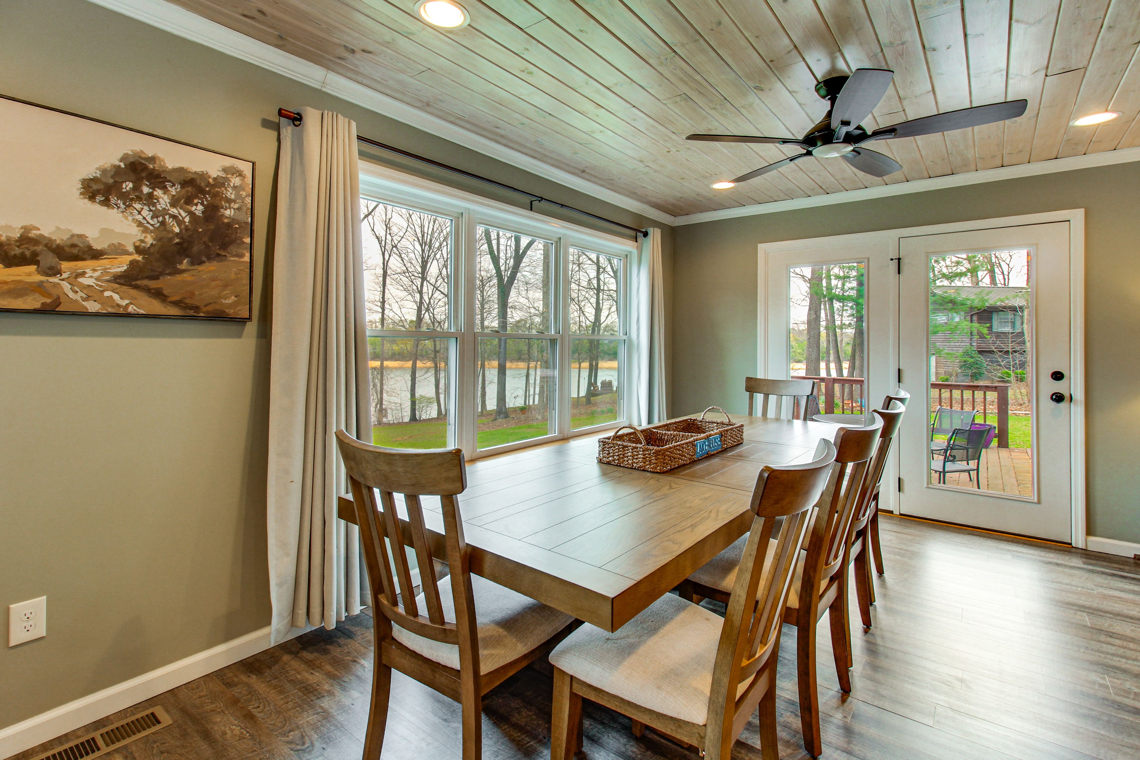 Dining Area | Main Level