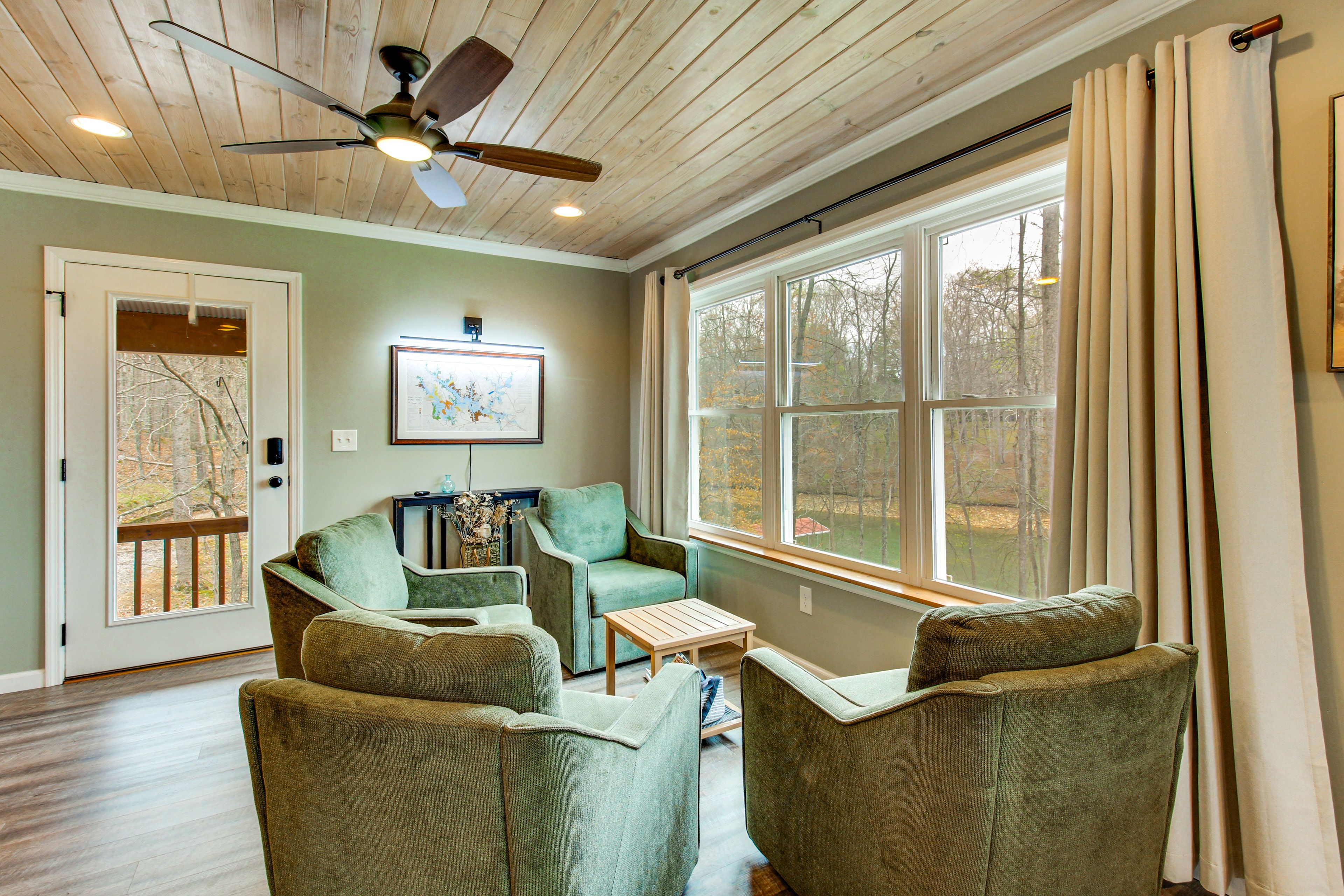 Seating Nook | Main Level