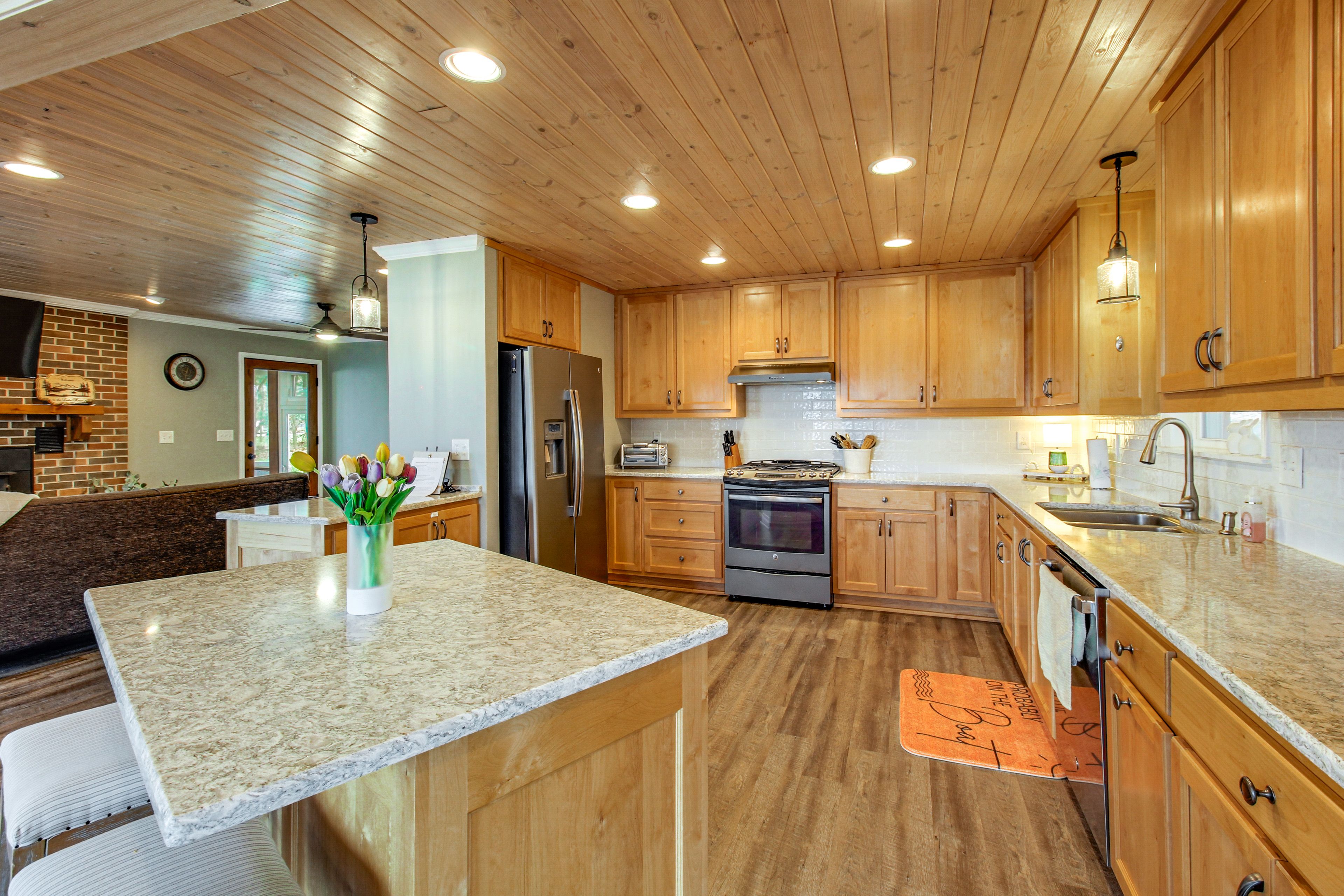 Kitchen | Main Level