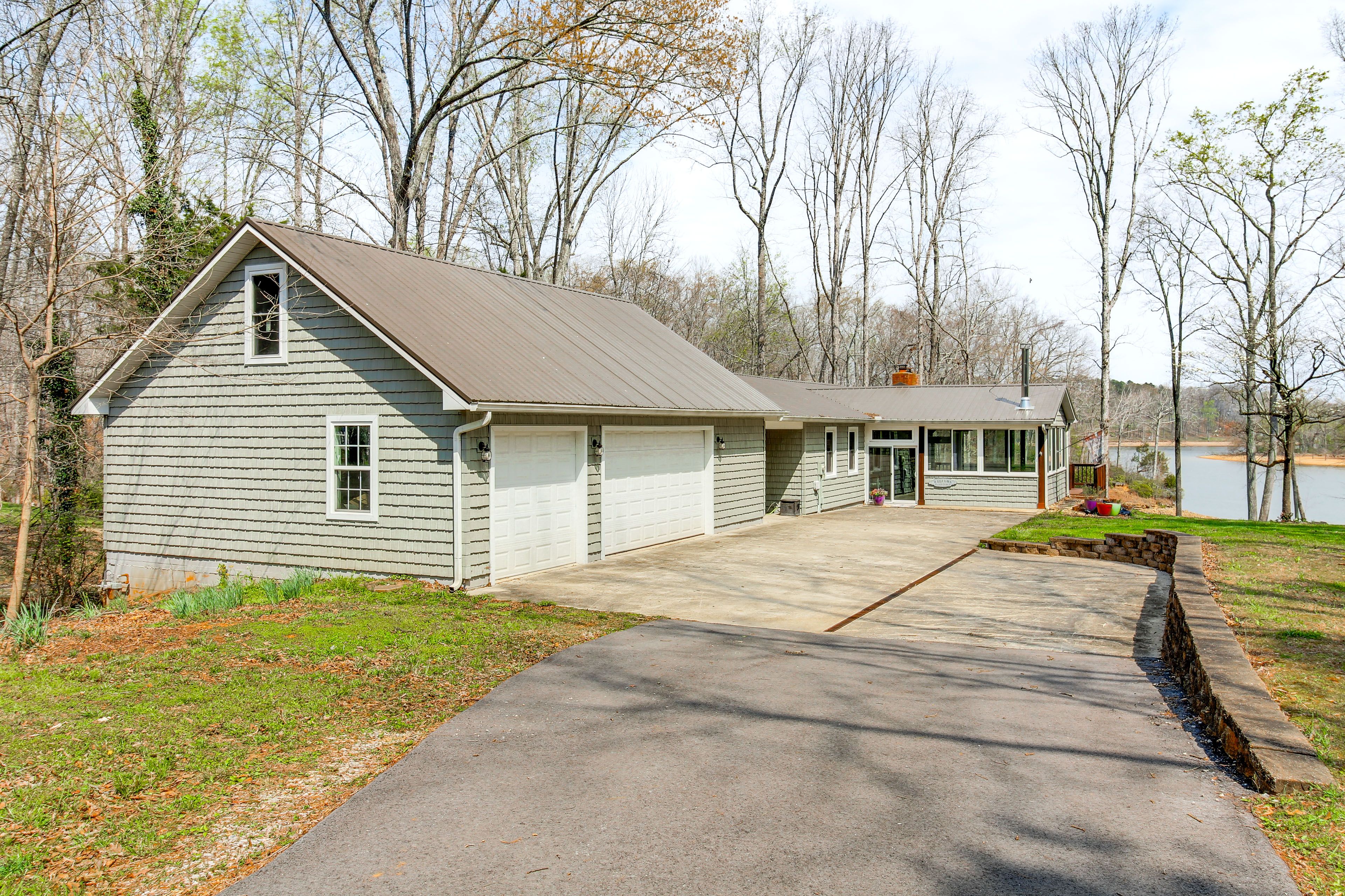 Driveway Parking | 5 Vehicles | Trailer Parking Allowed On-Site