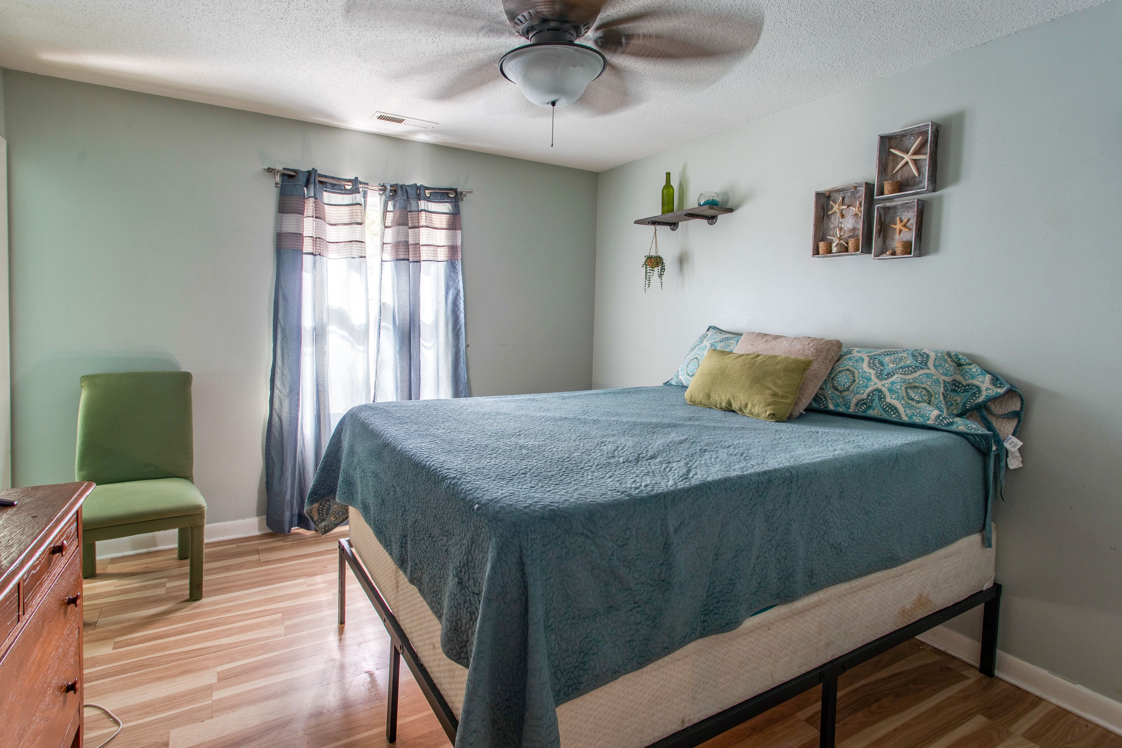 Bedroom 1 | Queen Bed | Smart TV