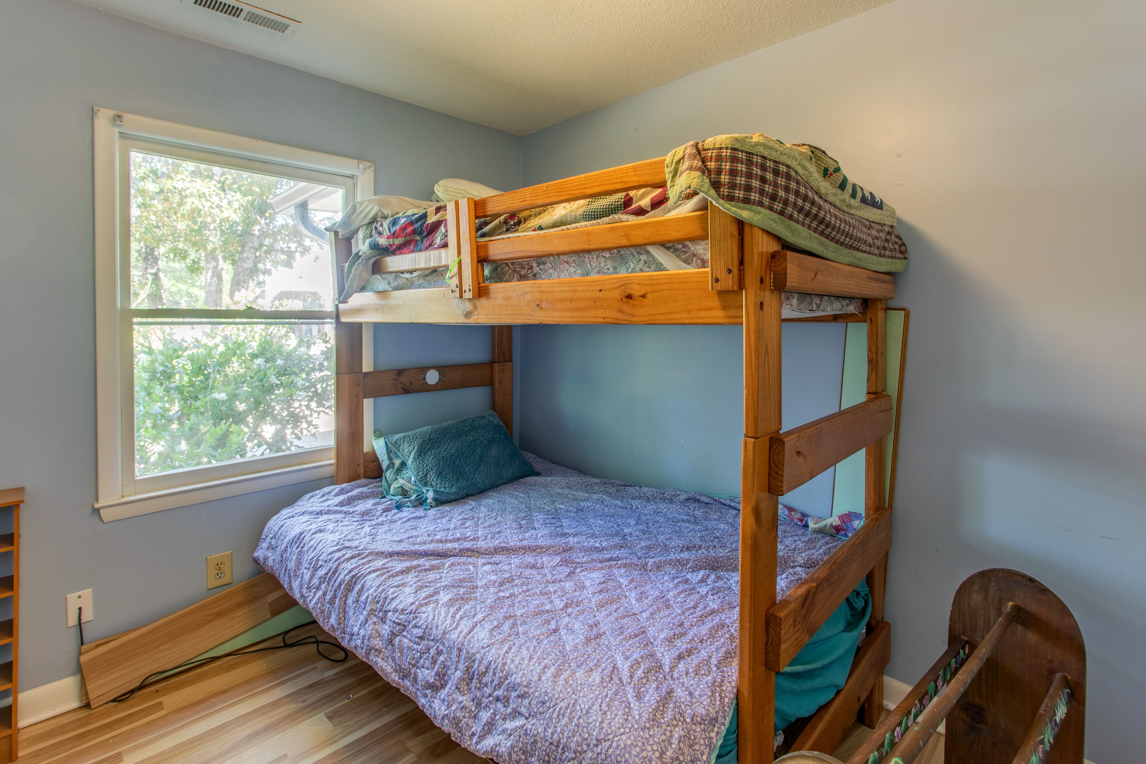 Bedroom 3 | Twin/Full Bunk Bed