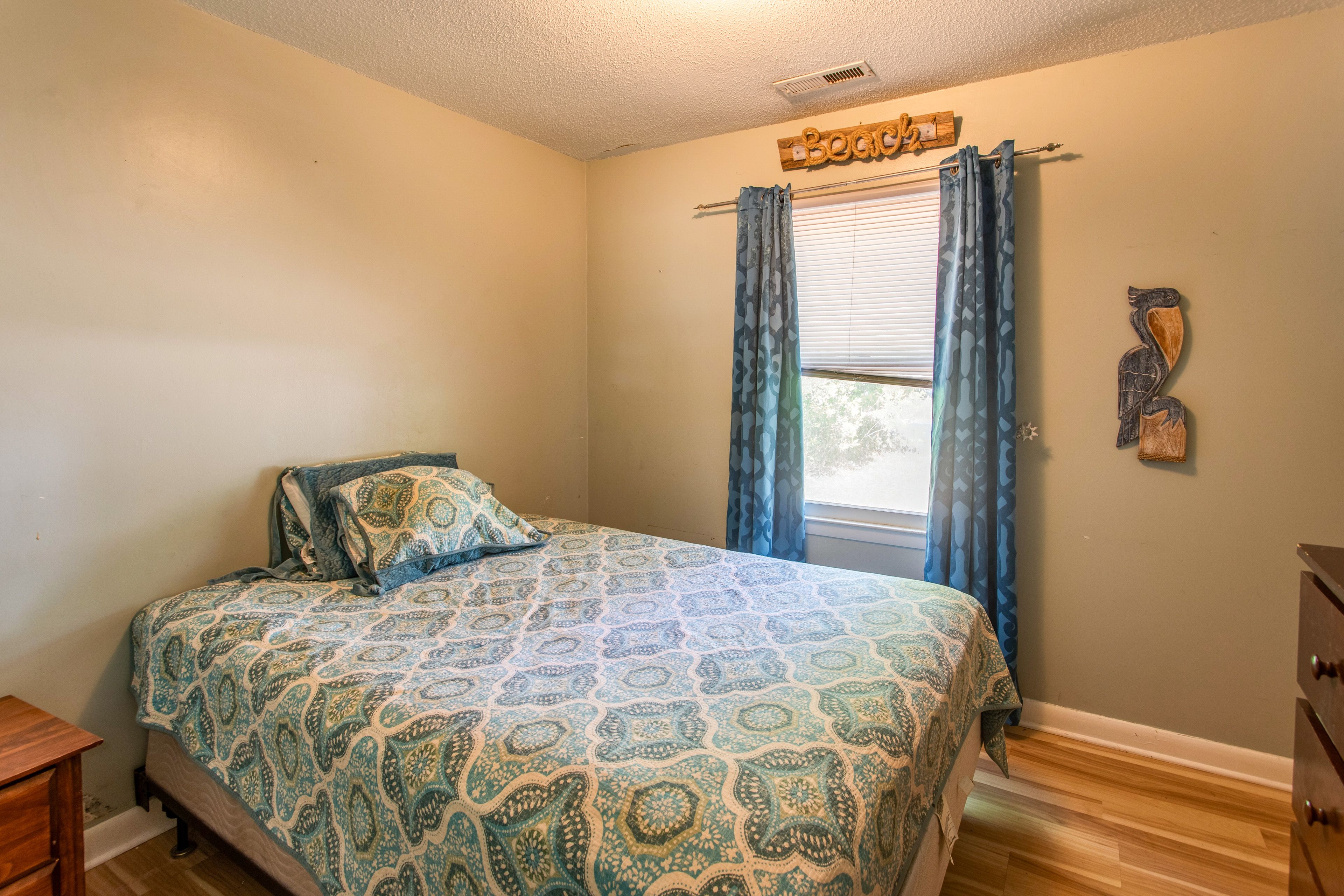 Bedroom 2 | Queen Bed | Smart TV