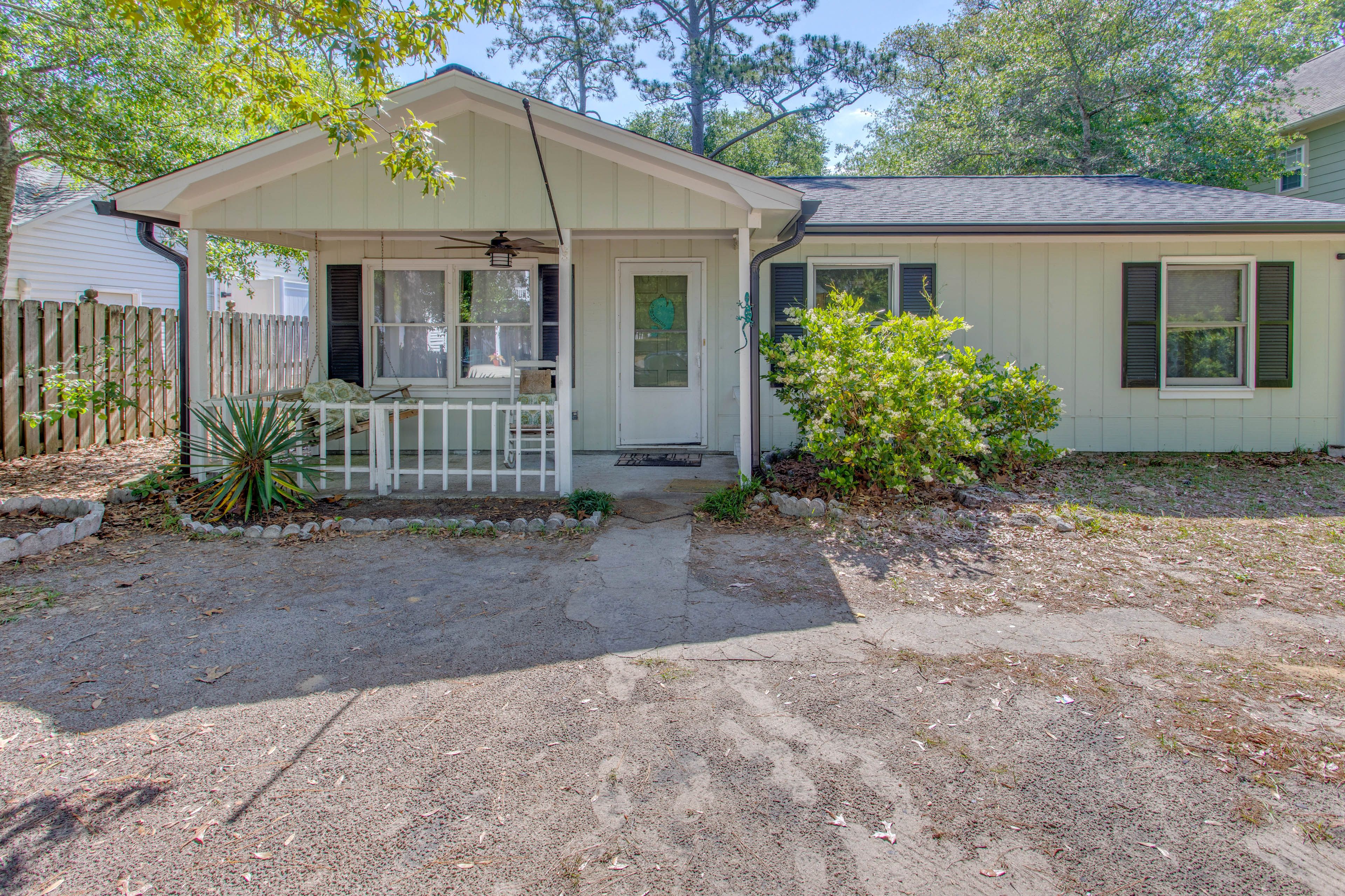 House Exterior | Driveway (3 Vehicles)