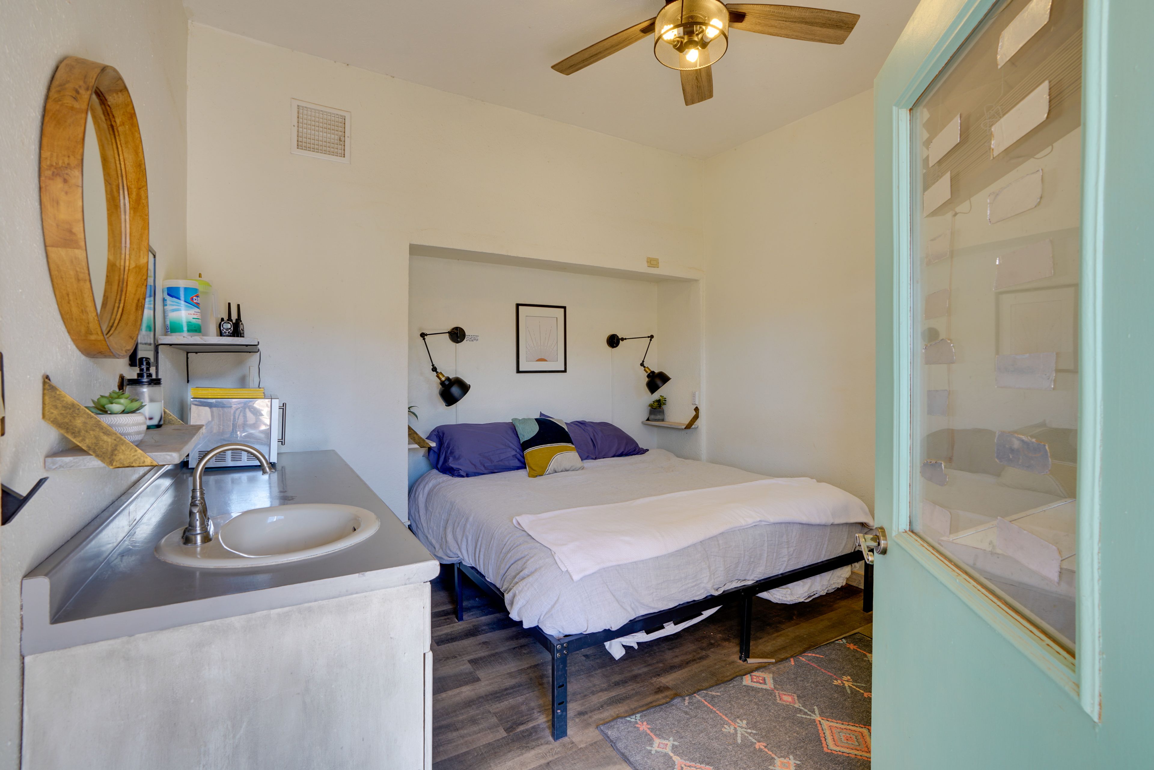 Suite | King Bed | Private Bathroom