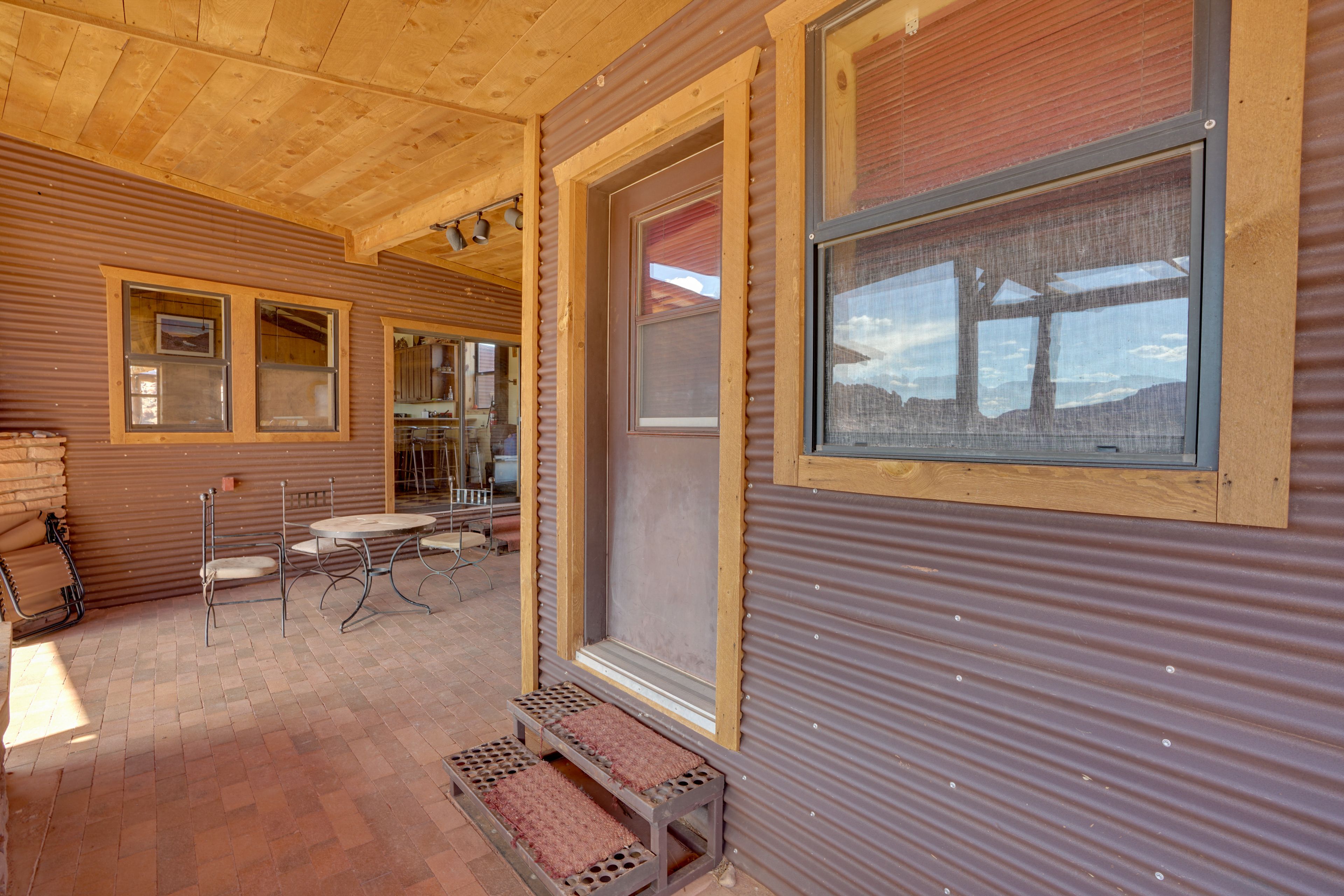 Bedroom 1 | Suite | Queen Bed