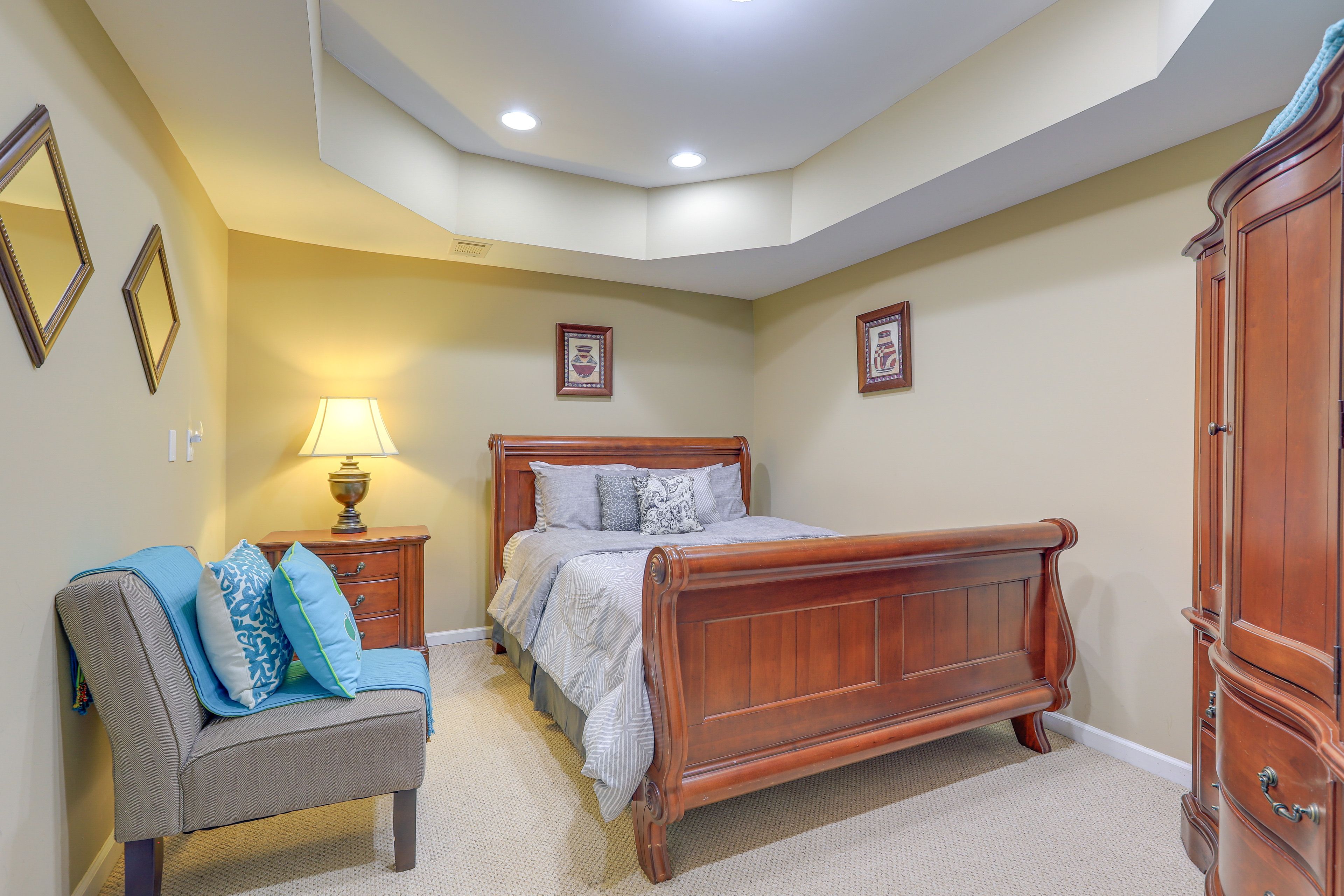 Bedroom 2 | Queen Bed