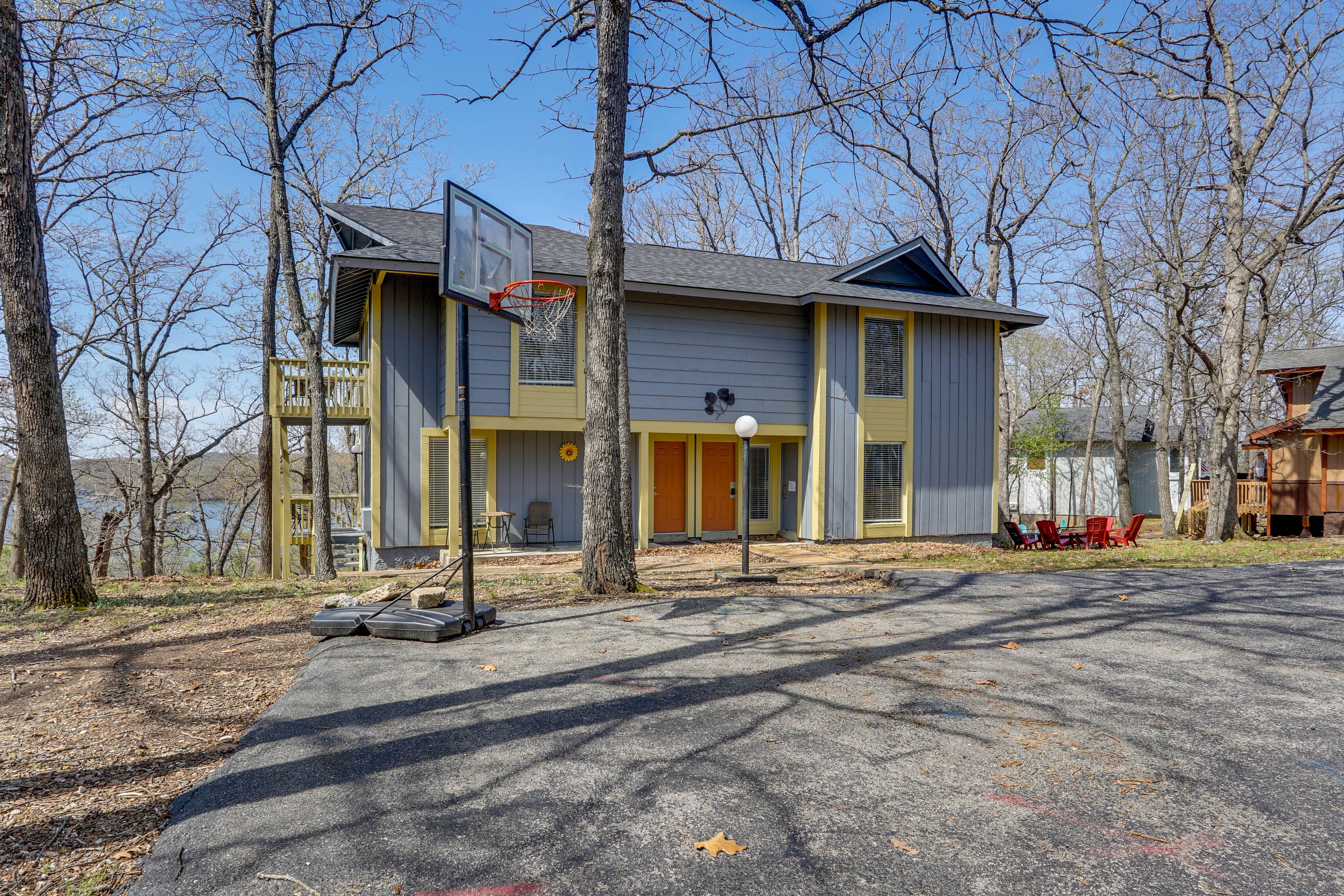 Parking | Driveway (6 Vehicles)