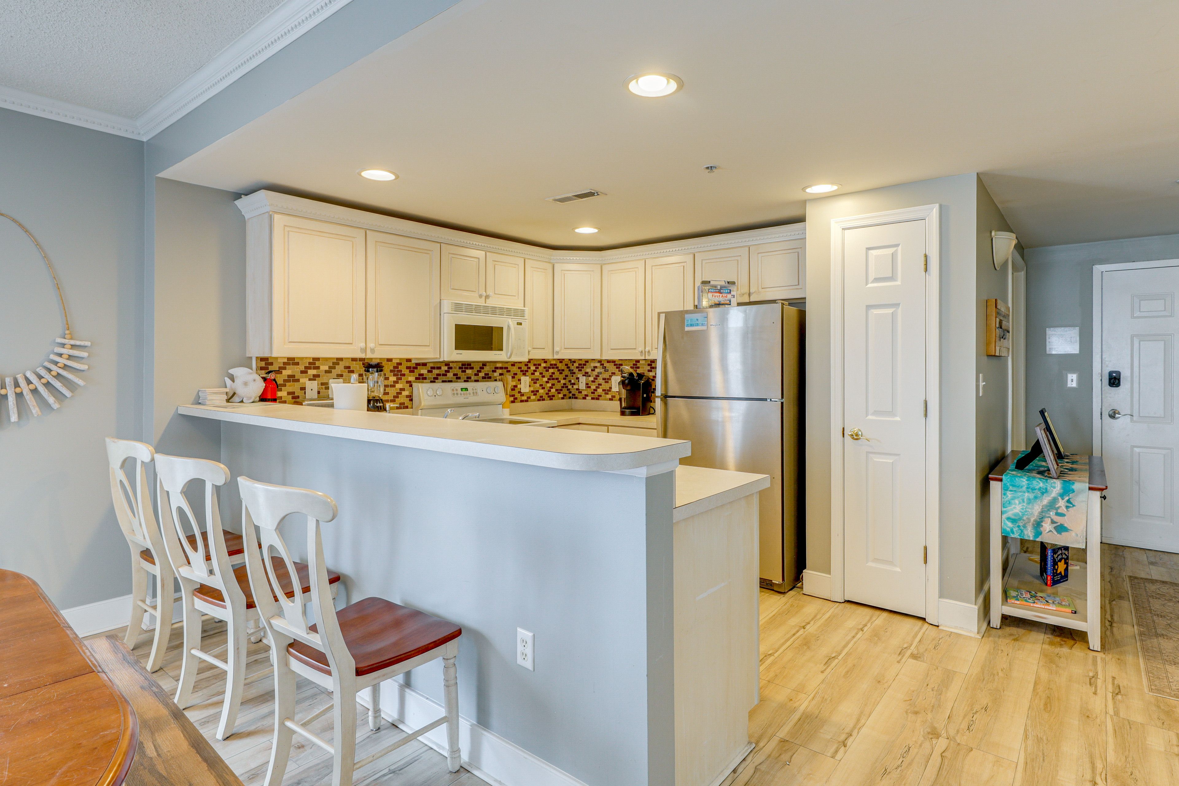 Kitchen & Dining Area