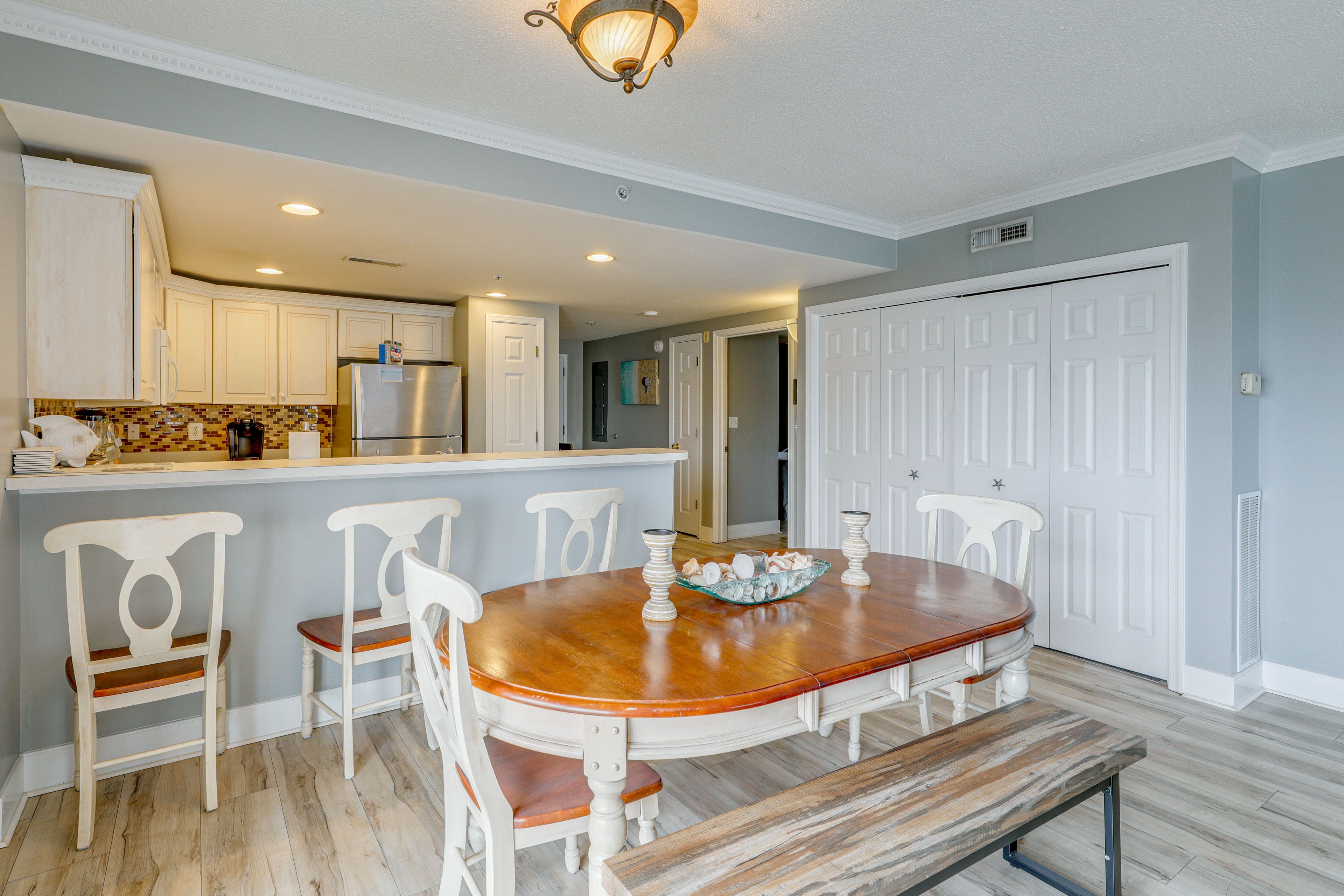 Kitchen & Dining Area