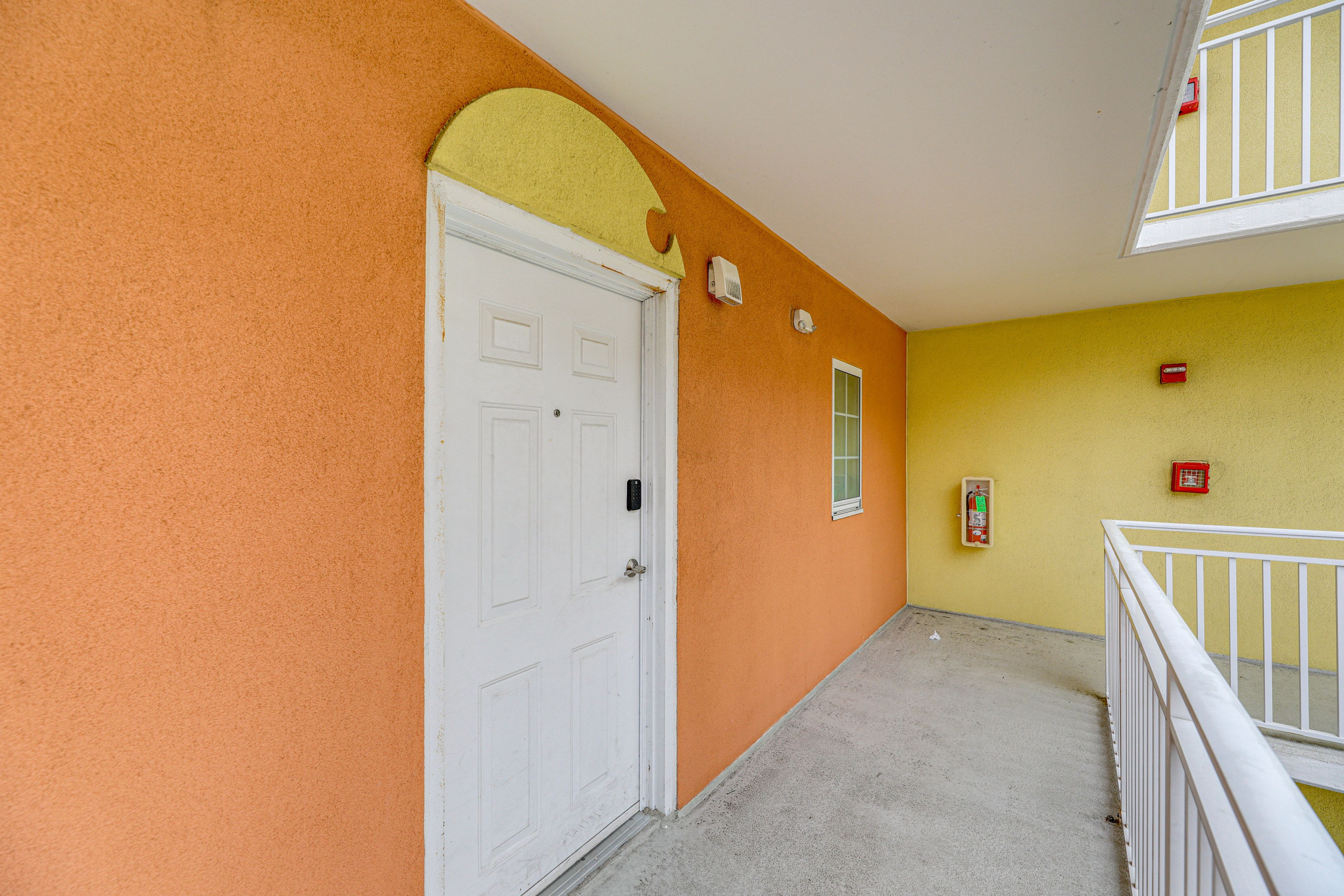 Property Exterior | Single-Level Condo