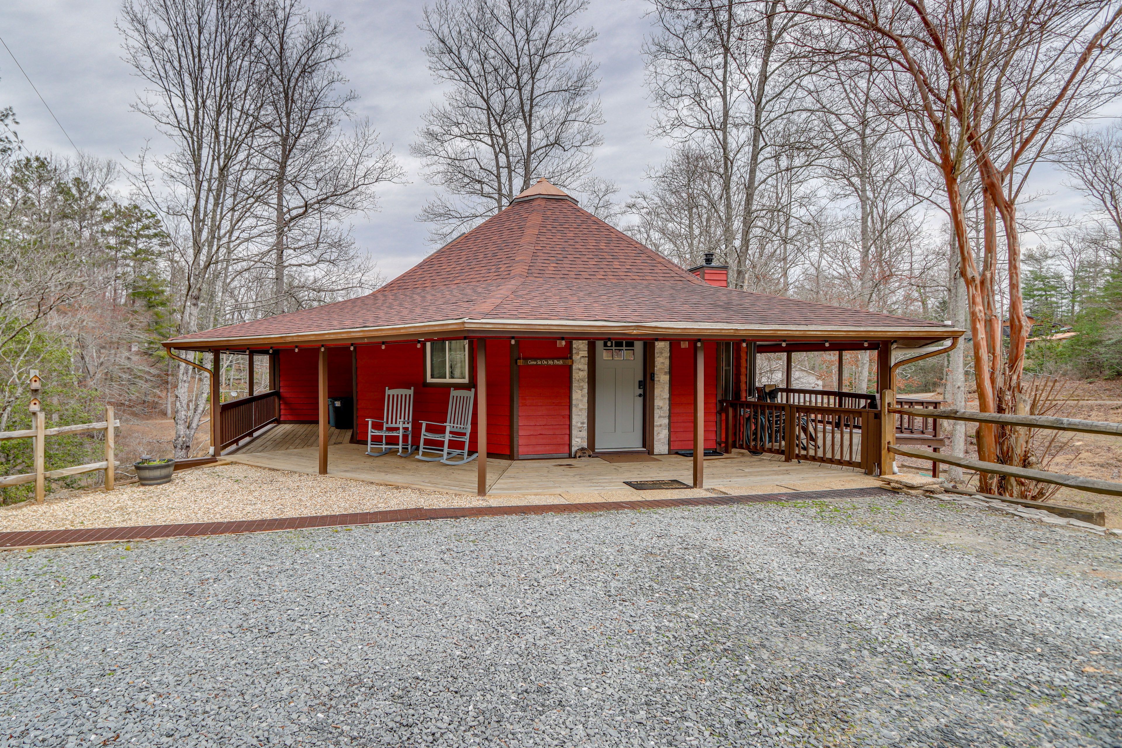 Murphy Vacation Rental | 2BR | 1.5BA | 1,390 Sq Ft | 1 Step to Enter