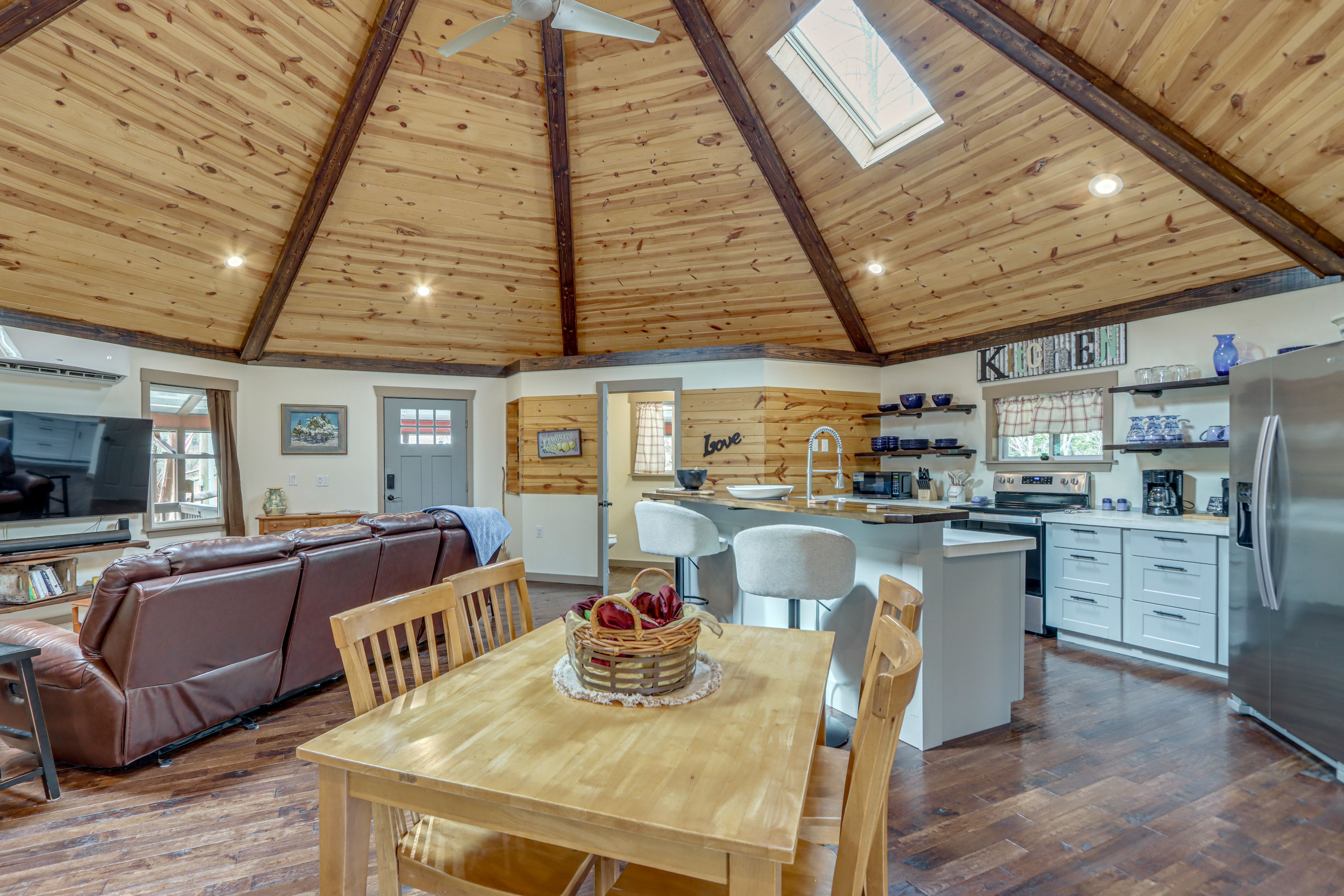 Dining Area | Main Level