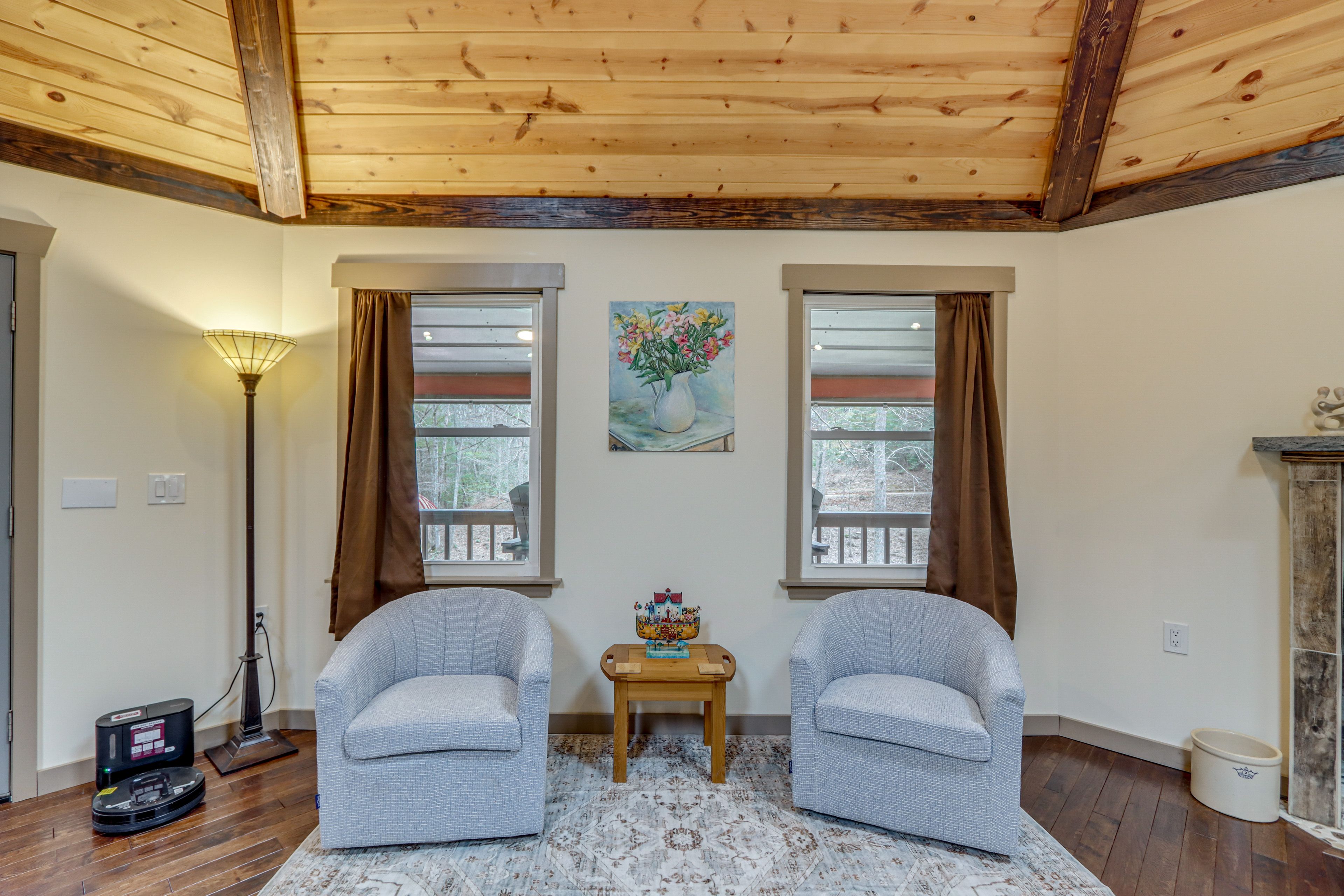 Sitting Area | Main Level