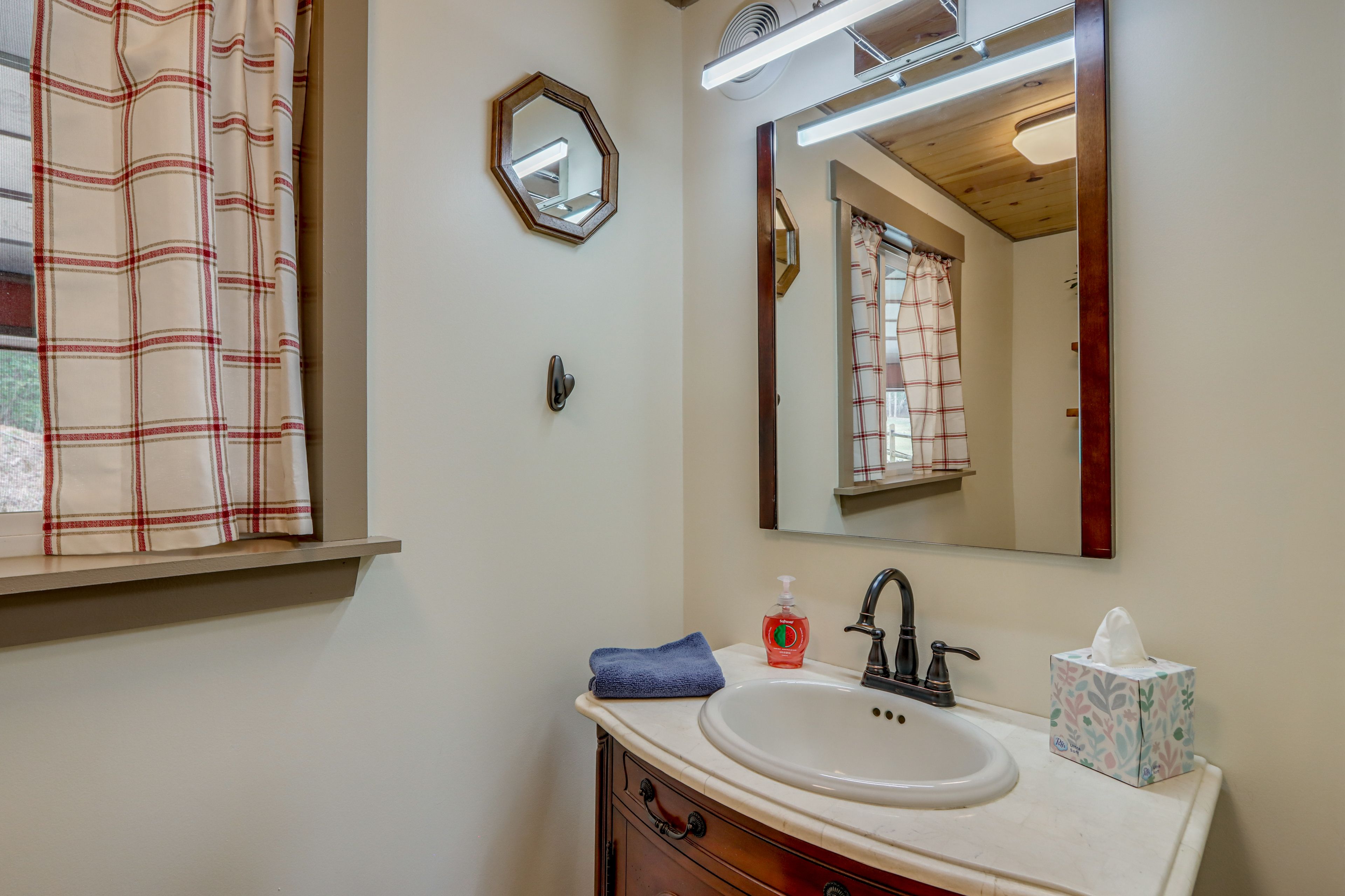 Half Bathroom | Main Level