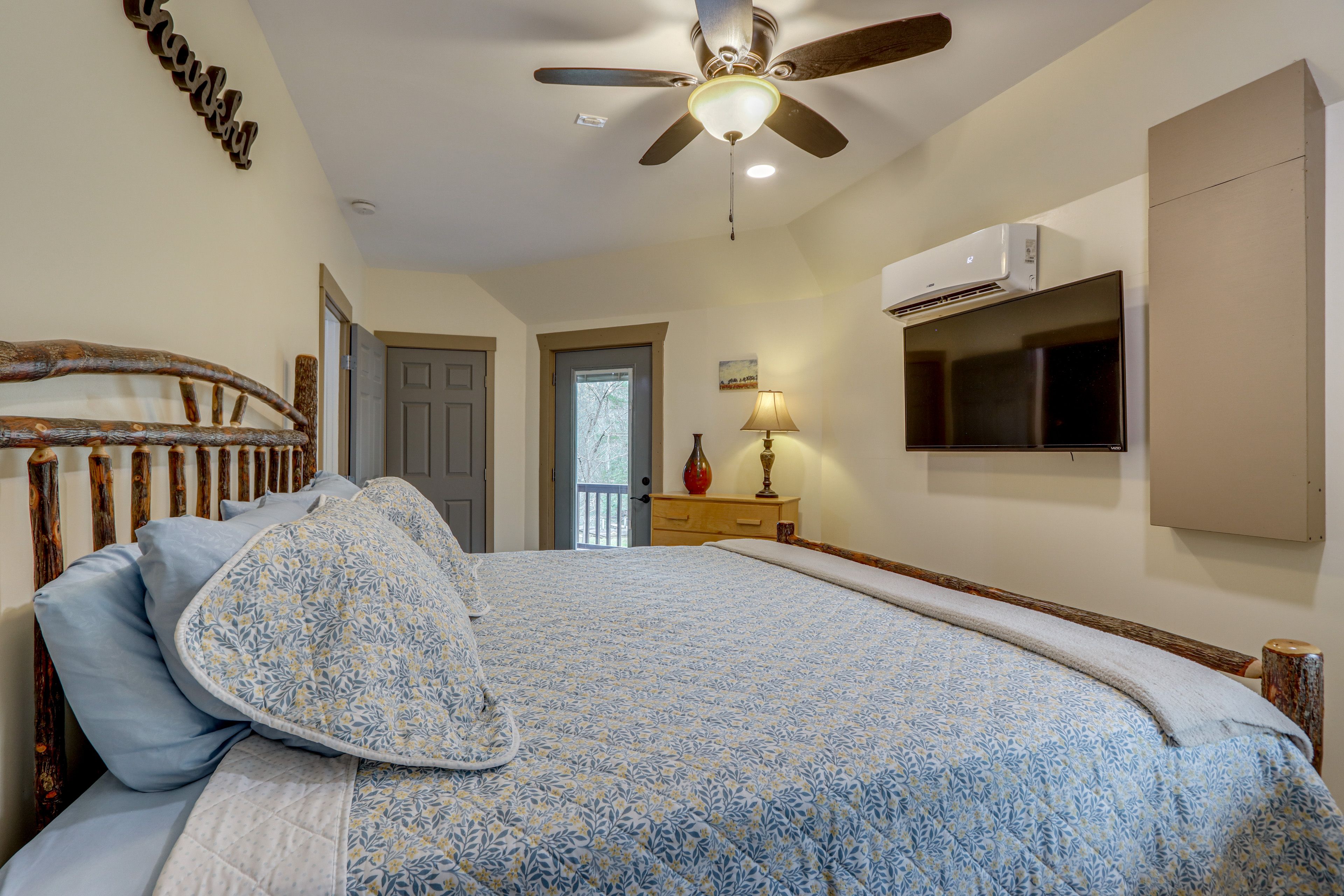 Bedroom 1 | King Bed | Lower Level