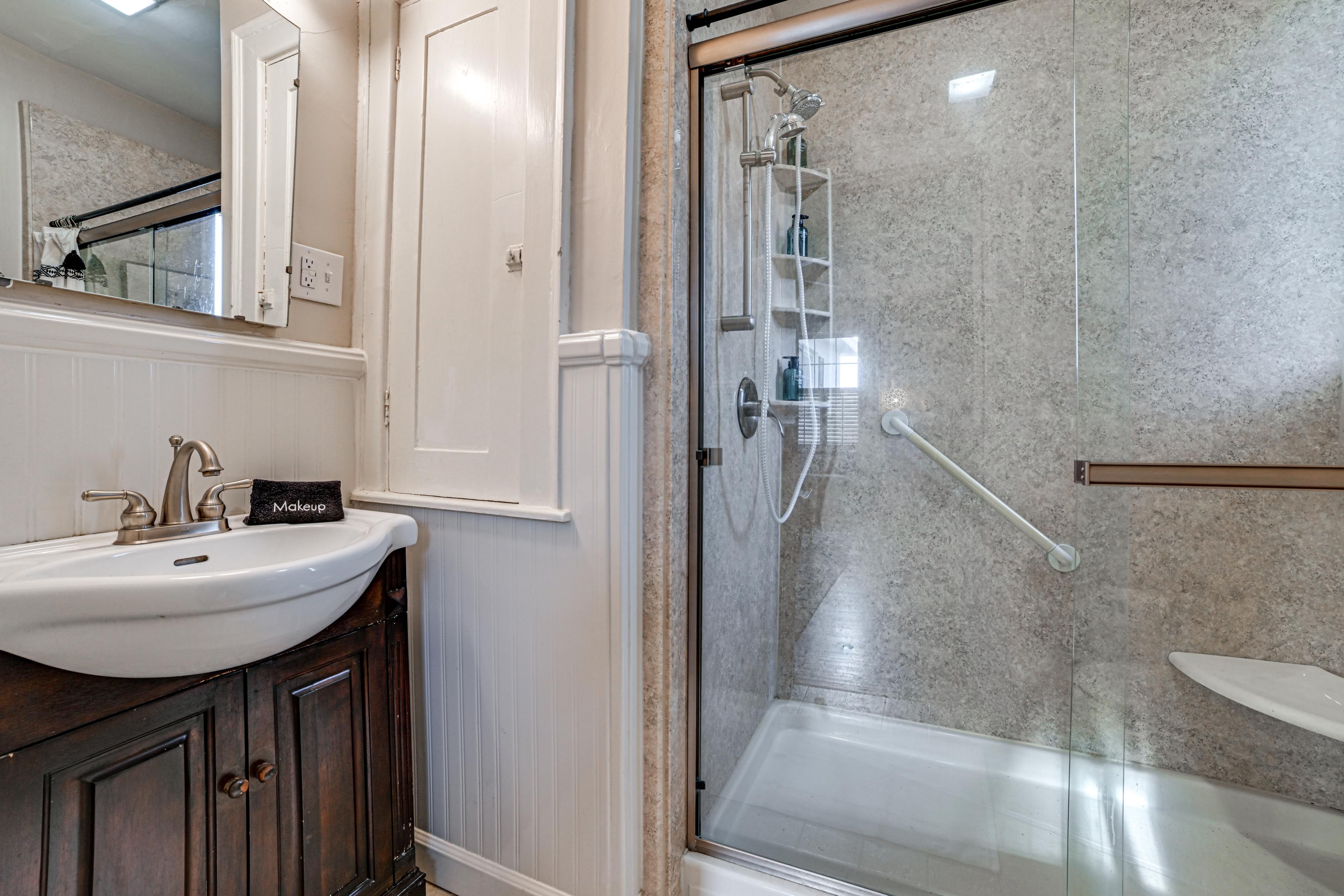 Full Bathroom | 2nd Floor