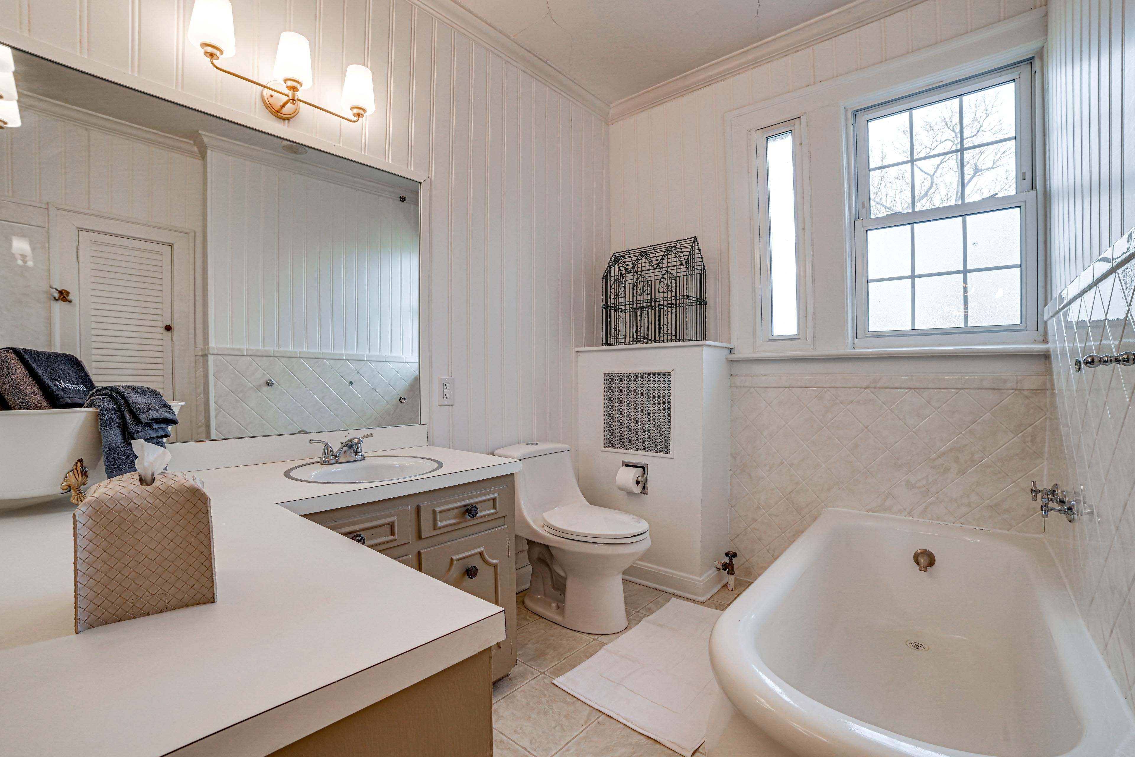Full Bathroom | 2nd Floor