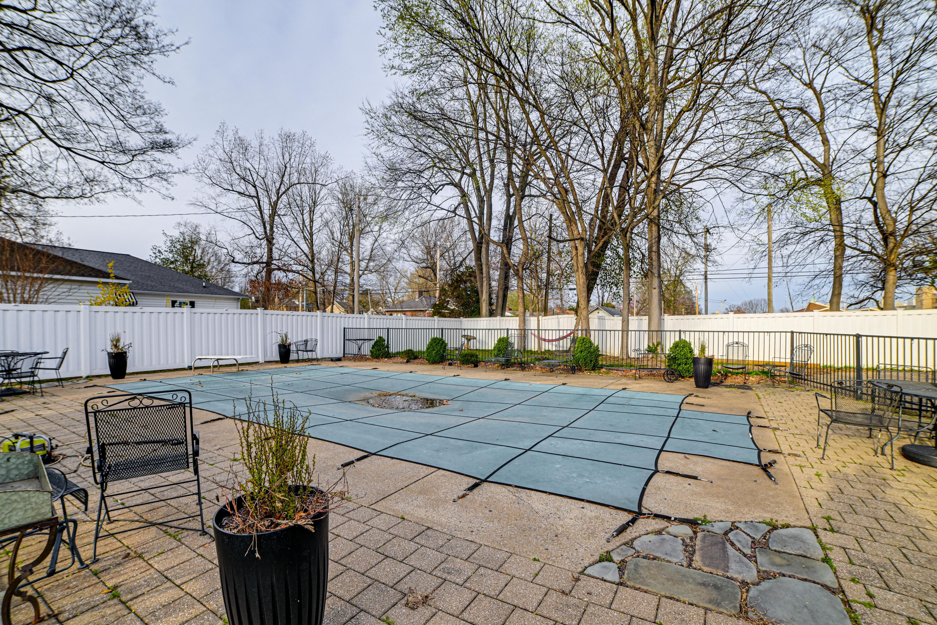 Seasonal Pool (Not Heated) | Patio w/ Seating & Dining Tables