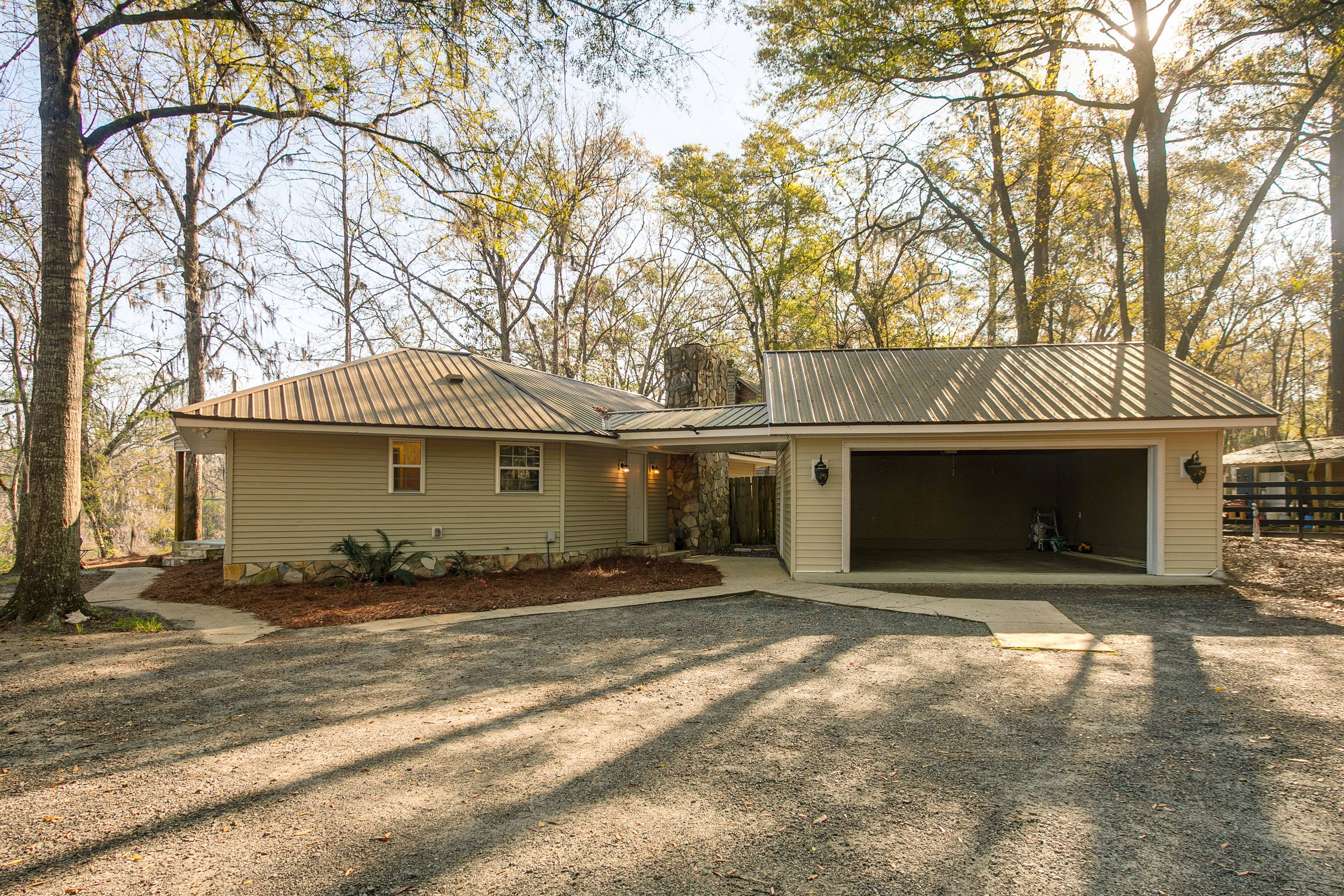 Parking | Garage (2 Vehicles) | Driveway (2 Vehicles)