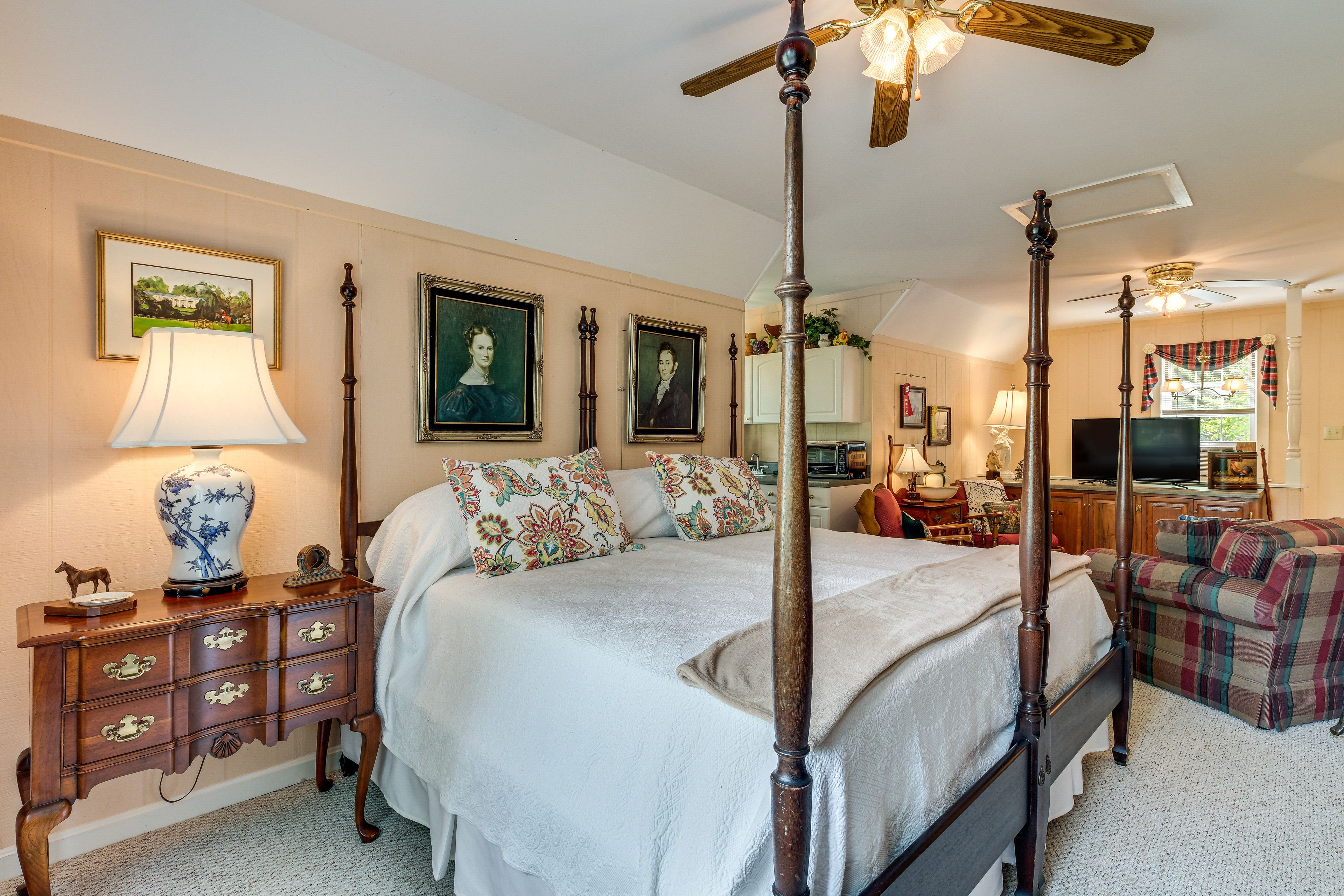 Studio | King Bed
