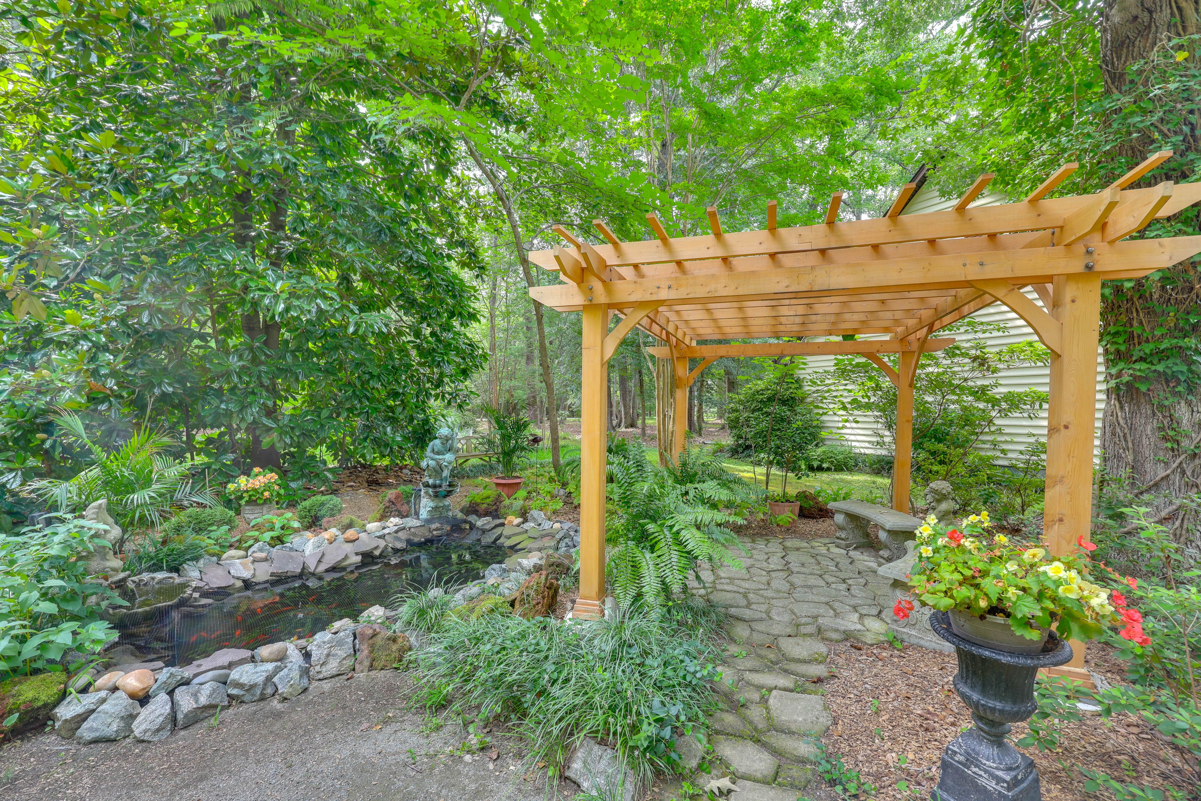 Kilmarnock Vacation Rental | Studio | 1BA | 500 Sq Ft