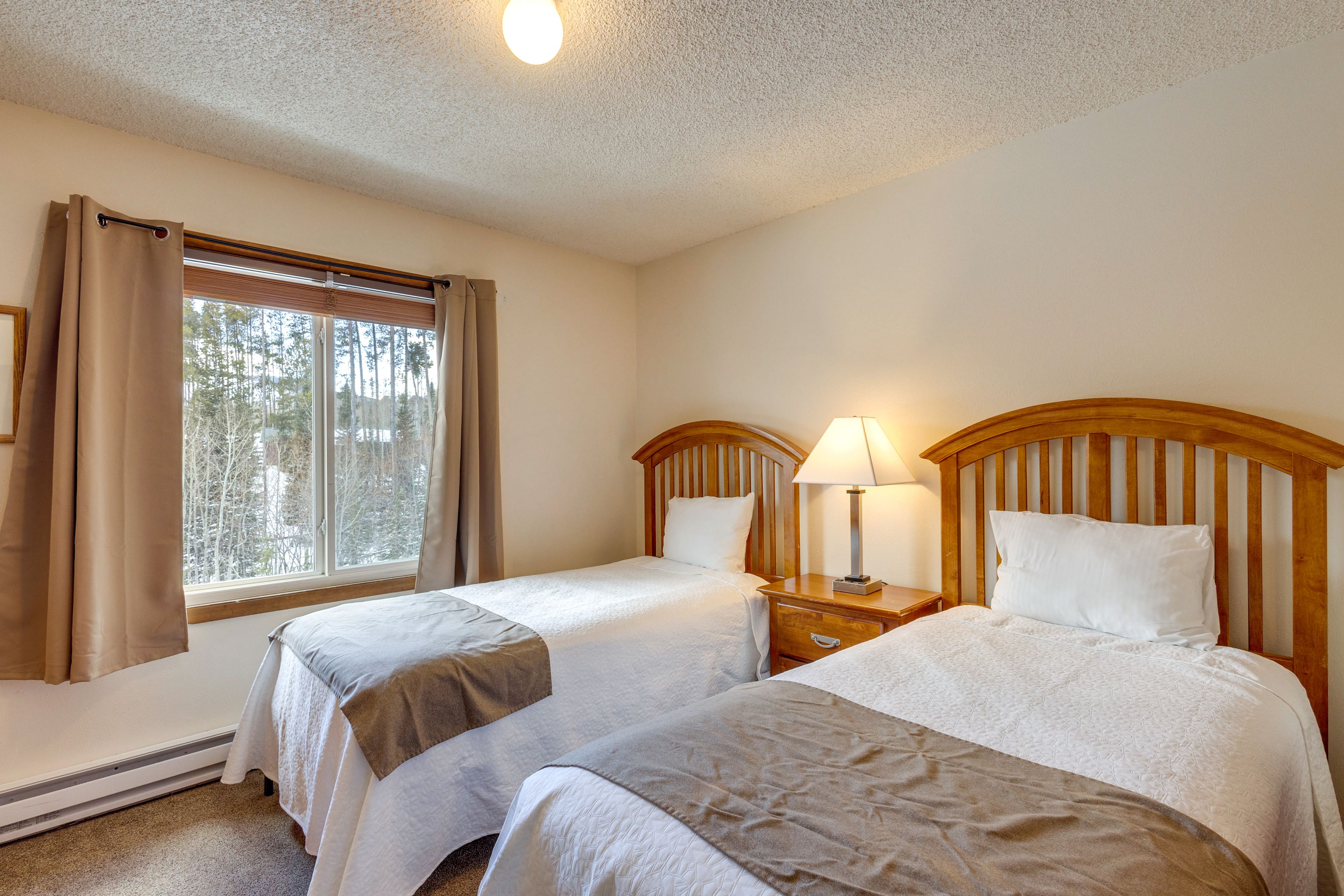 Bedroom 2 | 2 Twin Beds | 2nd Floor