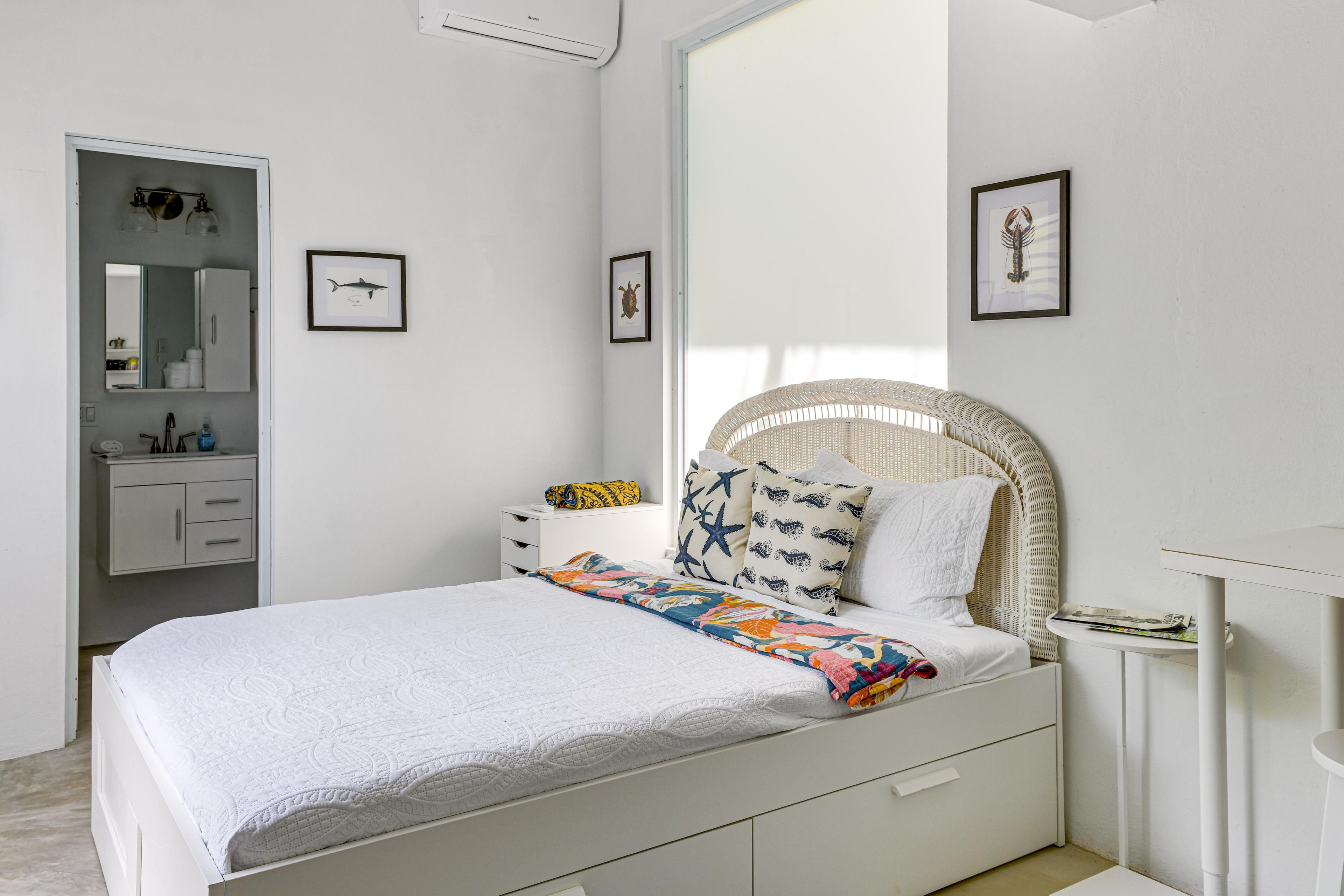 Bedroom | Sleeping Area | Queen Bed