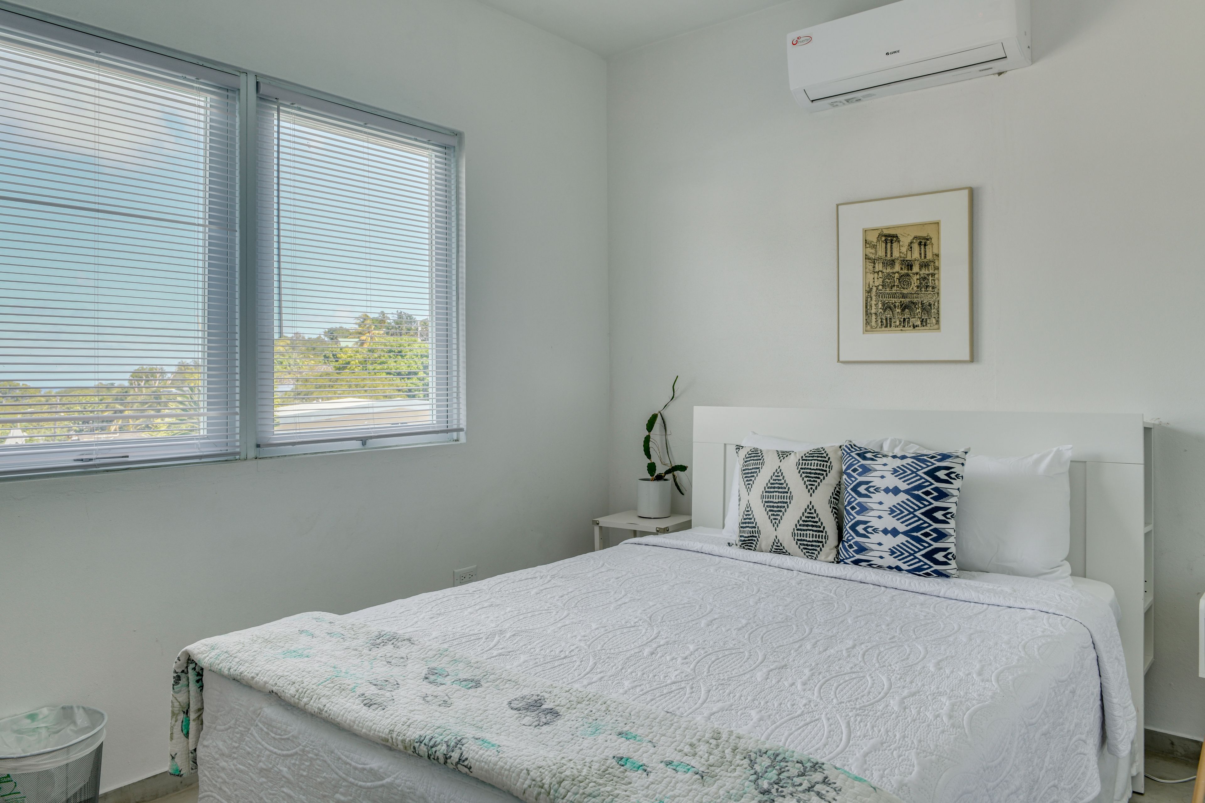 Bedroom 1 | Queen Bed