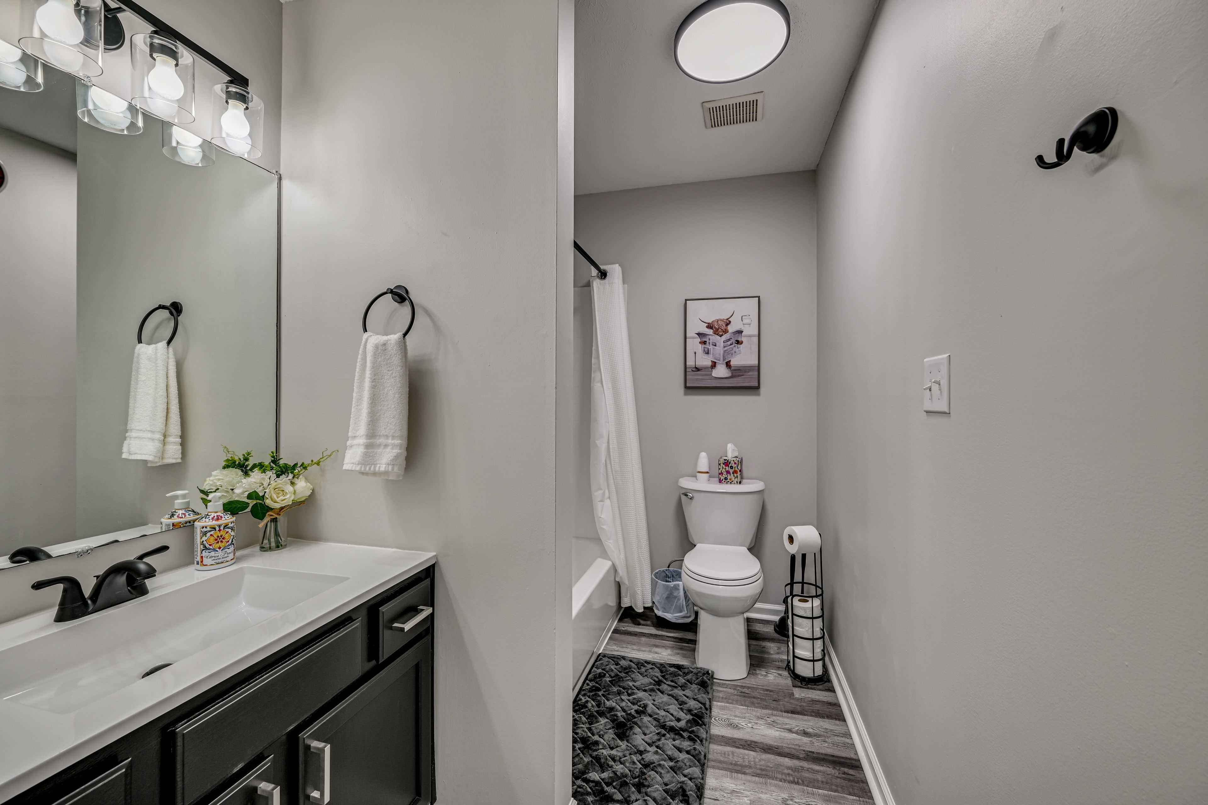 Full Bathroom | 2nd Floor