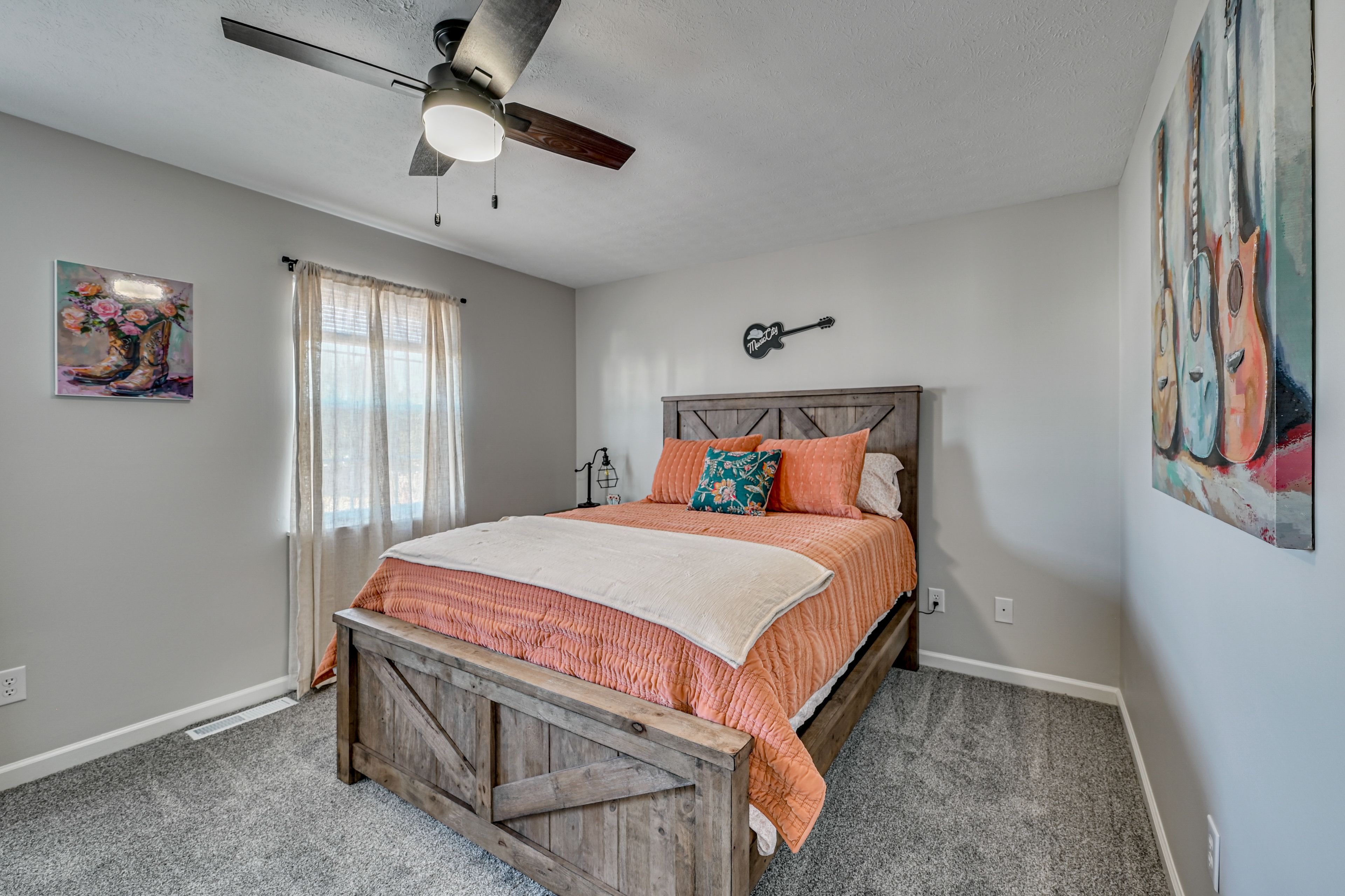 Bedroom 2 | 2nd Floor | Queen Bed