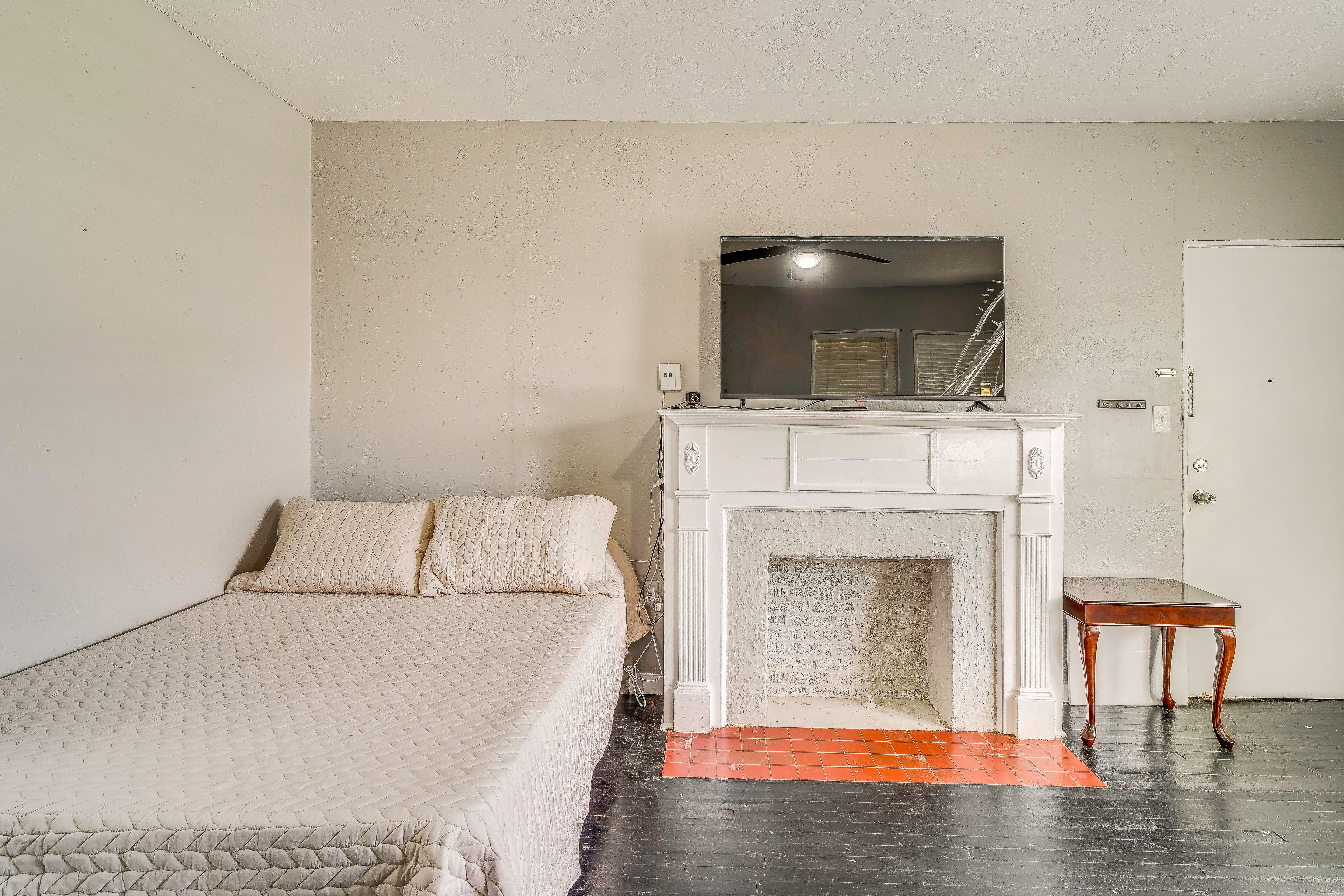 Studio | Sleeping & Living Space
