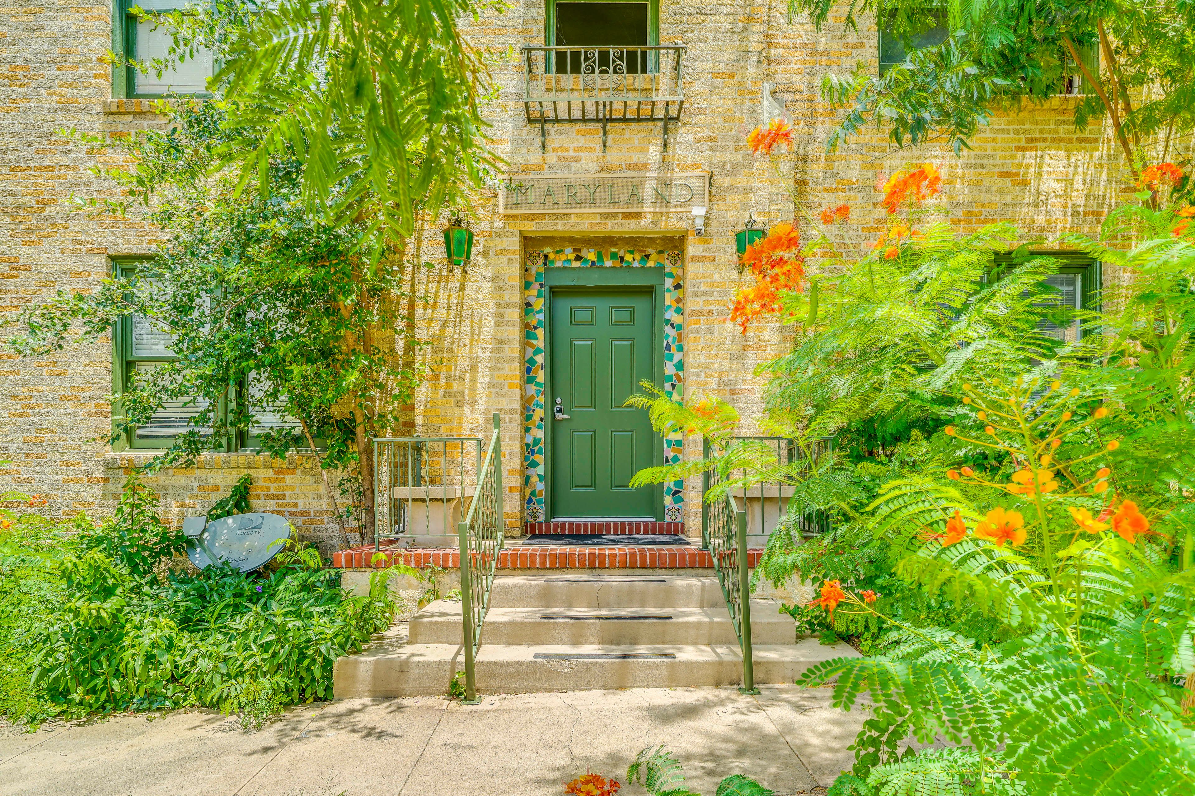 Property Exterior | Single-Level Studio