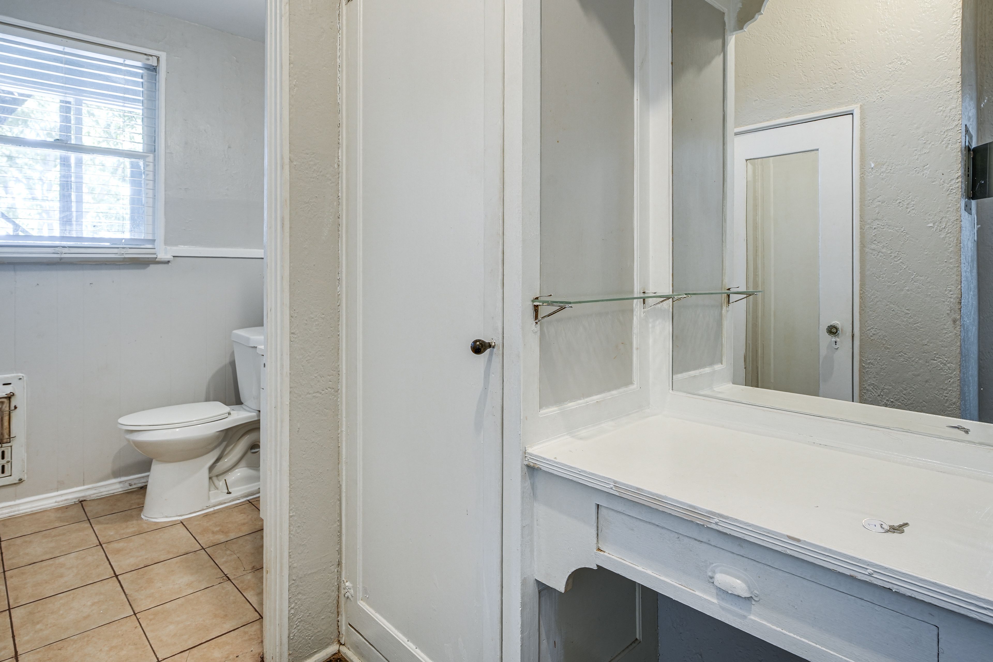 Studio | Full Bathroom