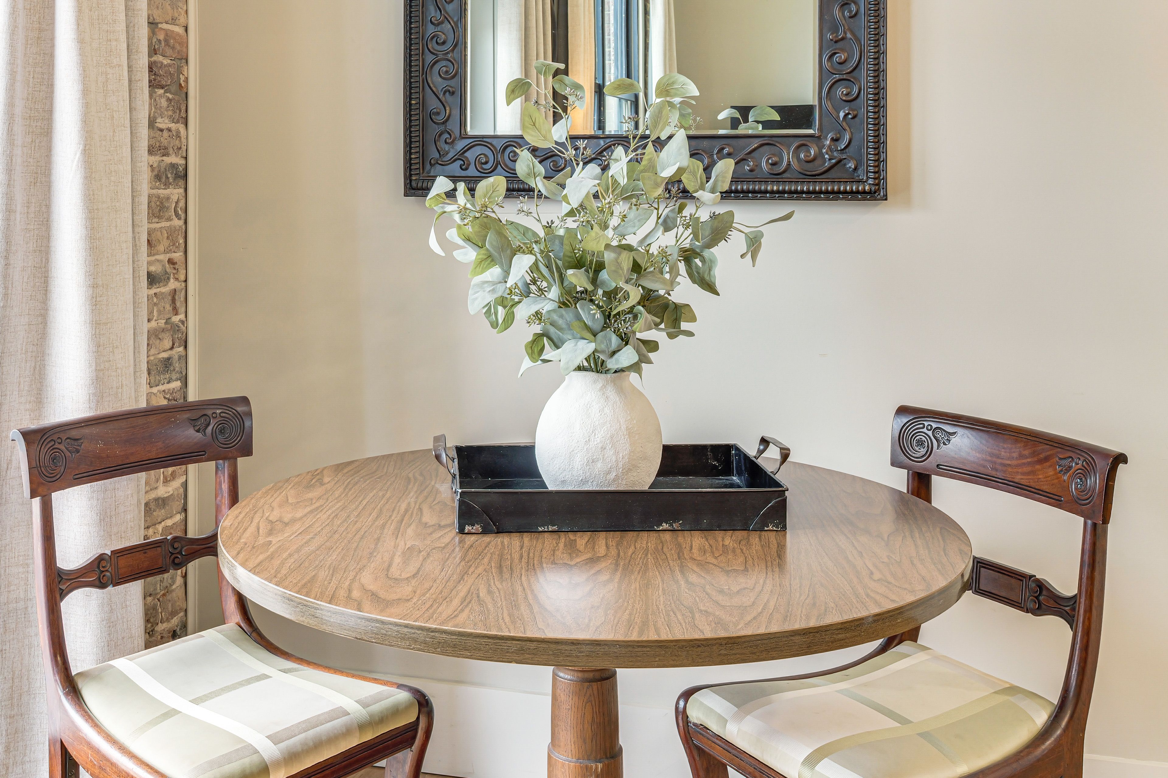 Dining Area | Dishware/Flatware Provided