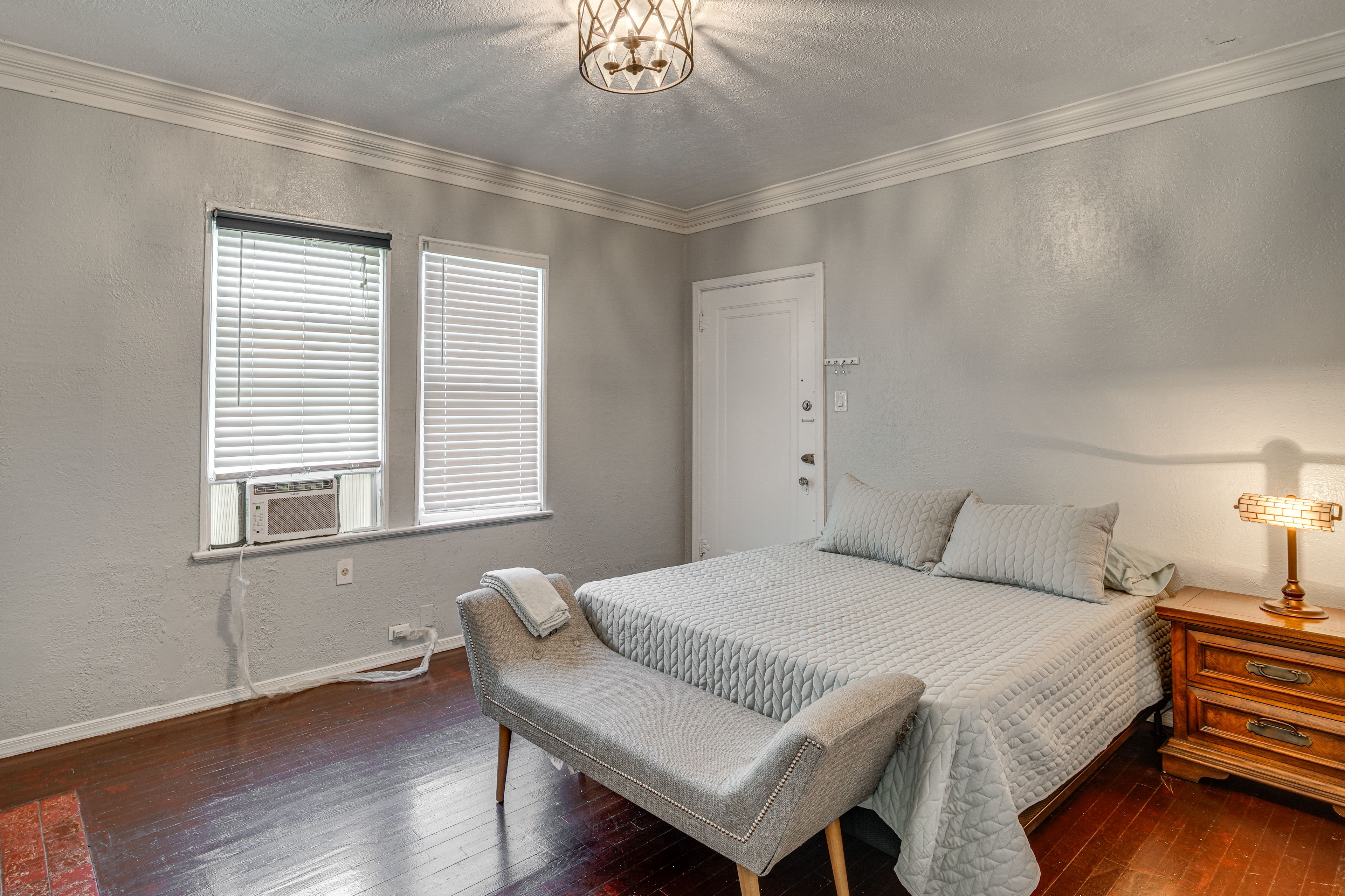 Bedroom | Queen Bed