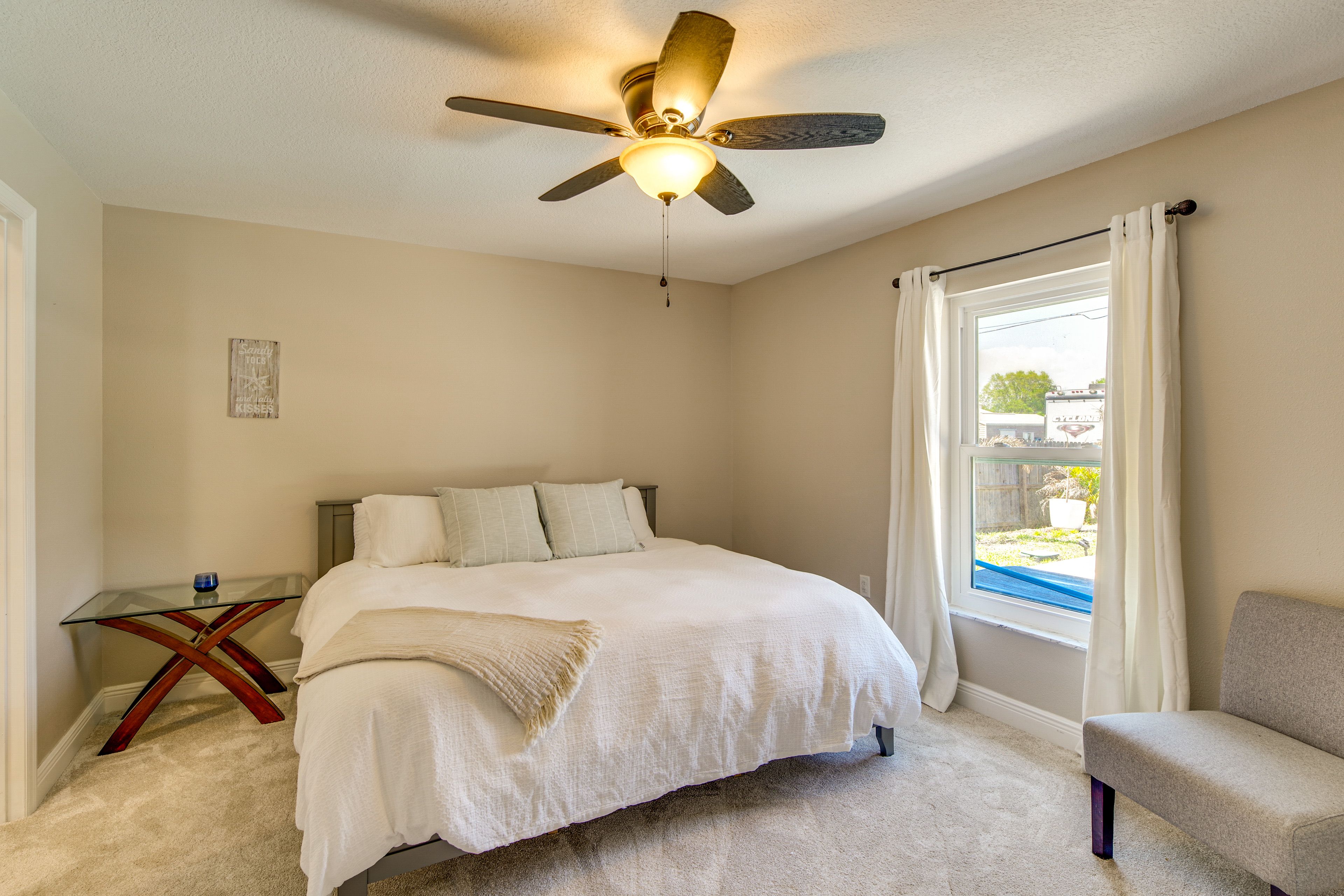 Bedroom 1 | King Bed