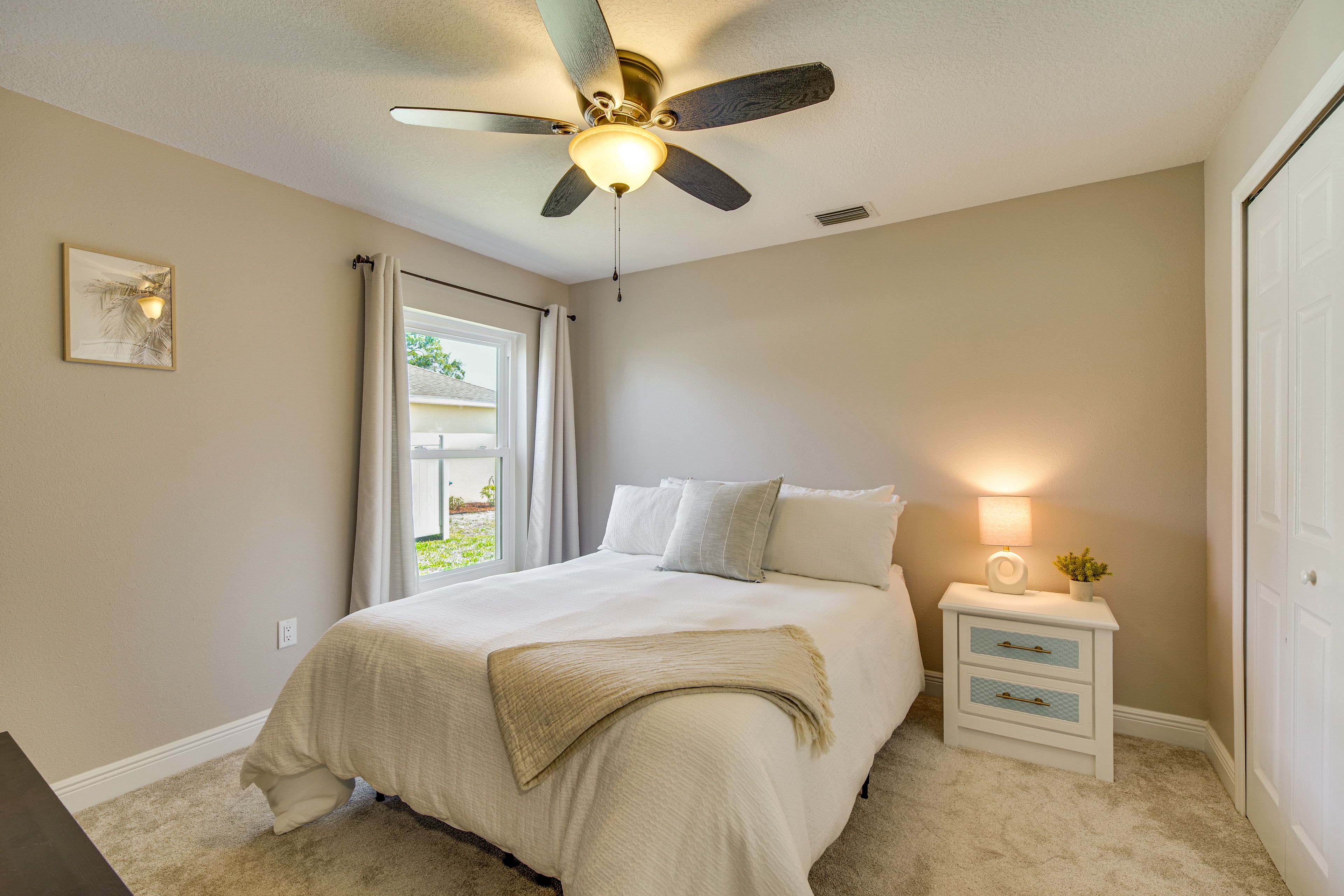 Bedroom 2 | Queen Bed