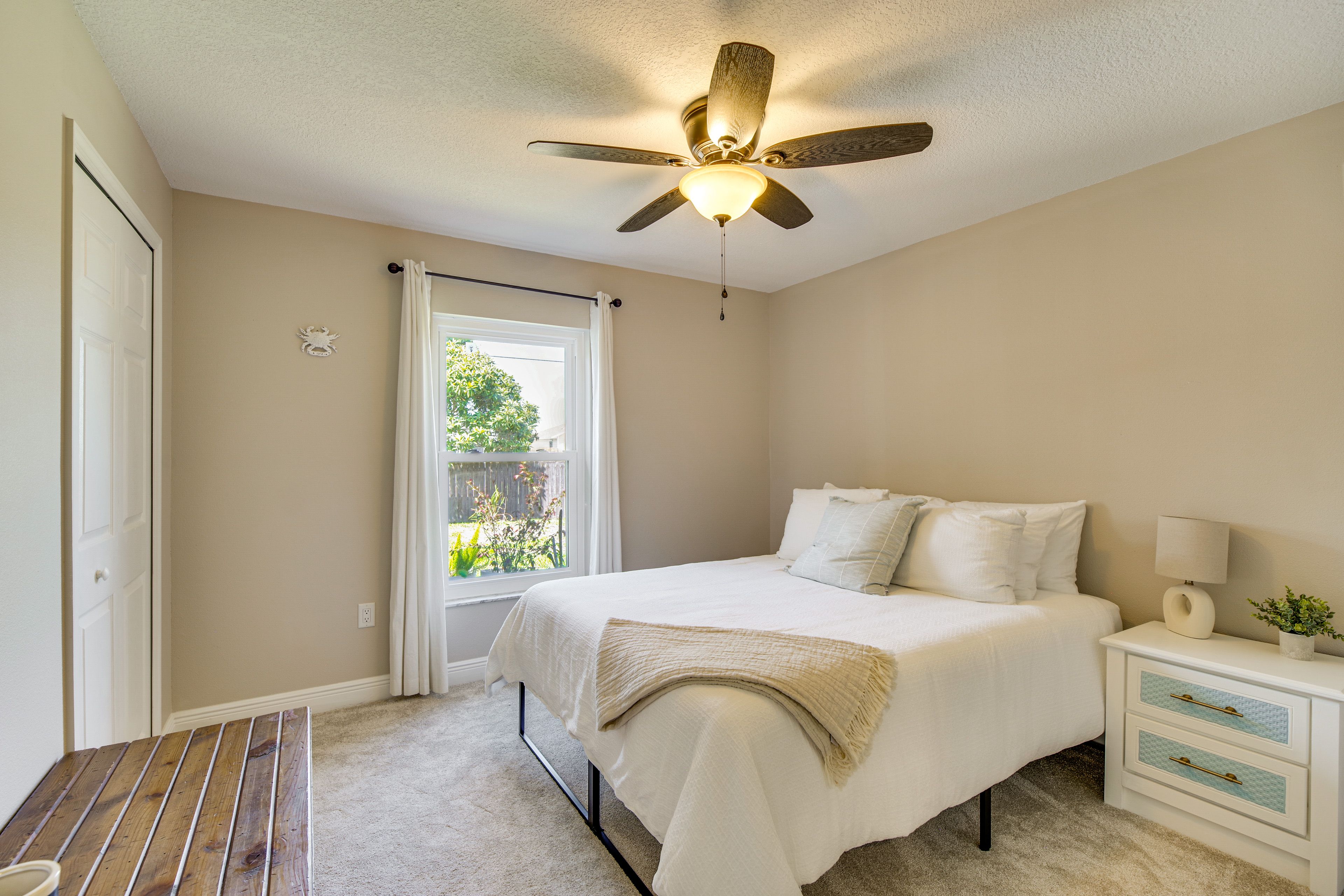 Bedroom 3 | Queen Bed