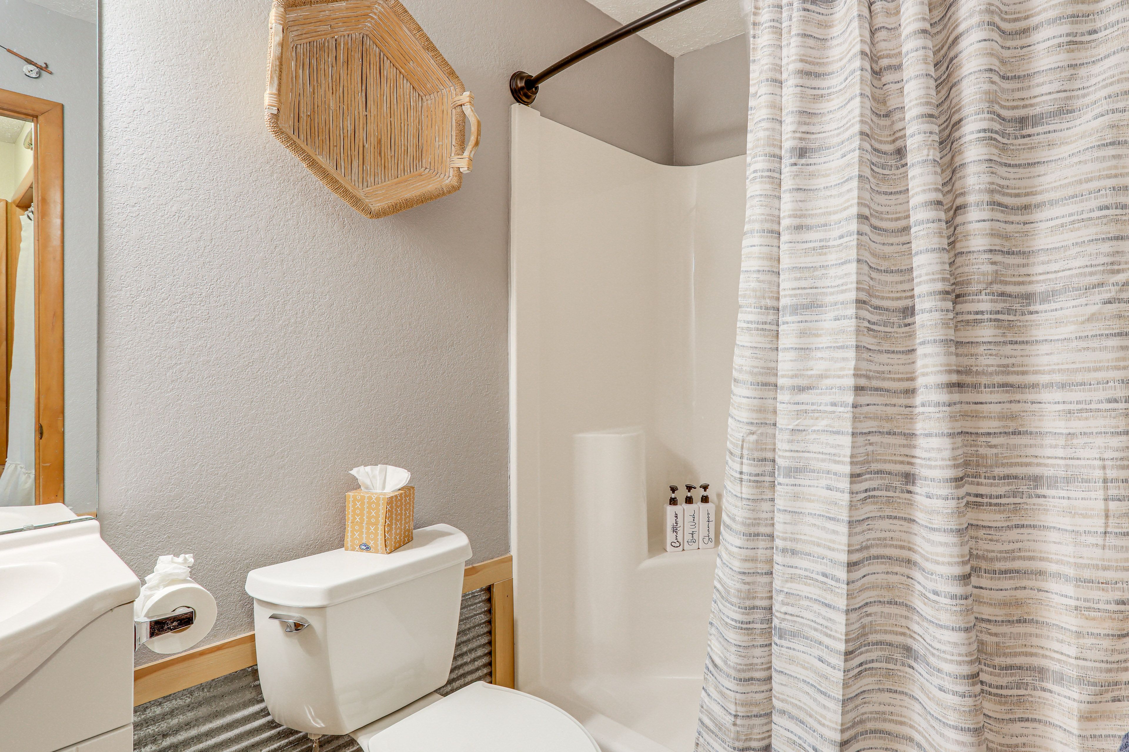 Full Bathroom | 1st Floor