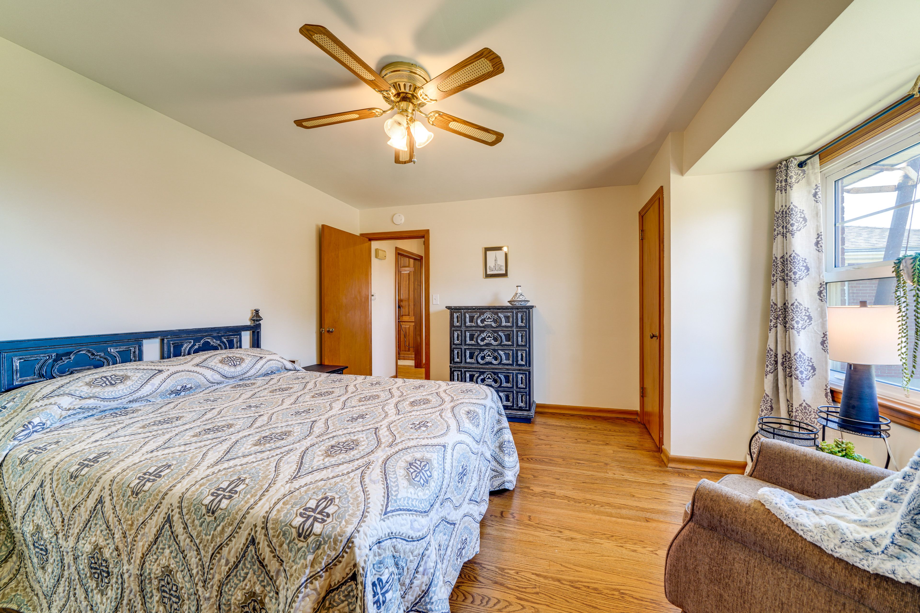 Bedroom 1 | Queen Bed | Main Level
