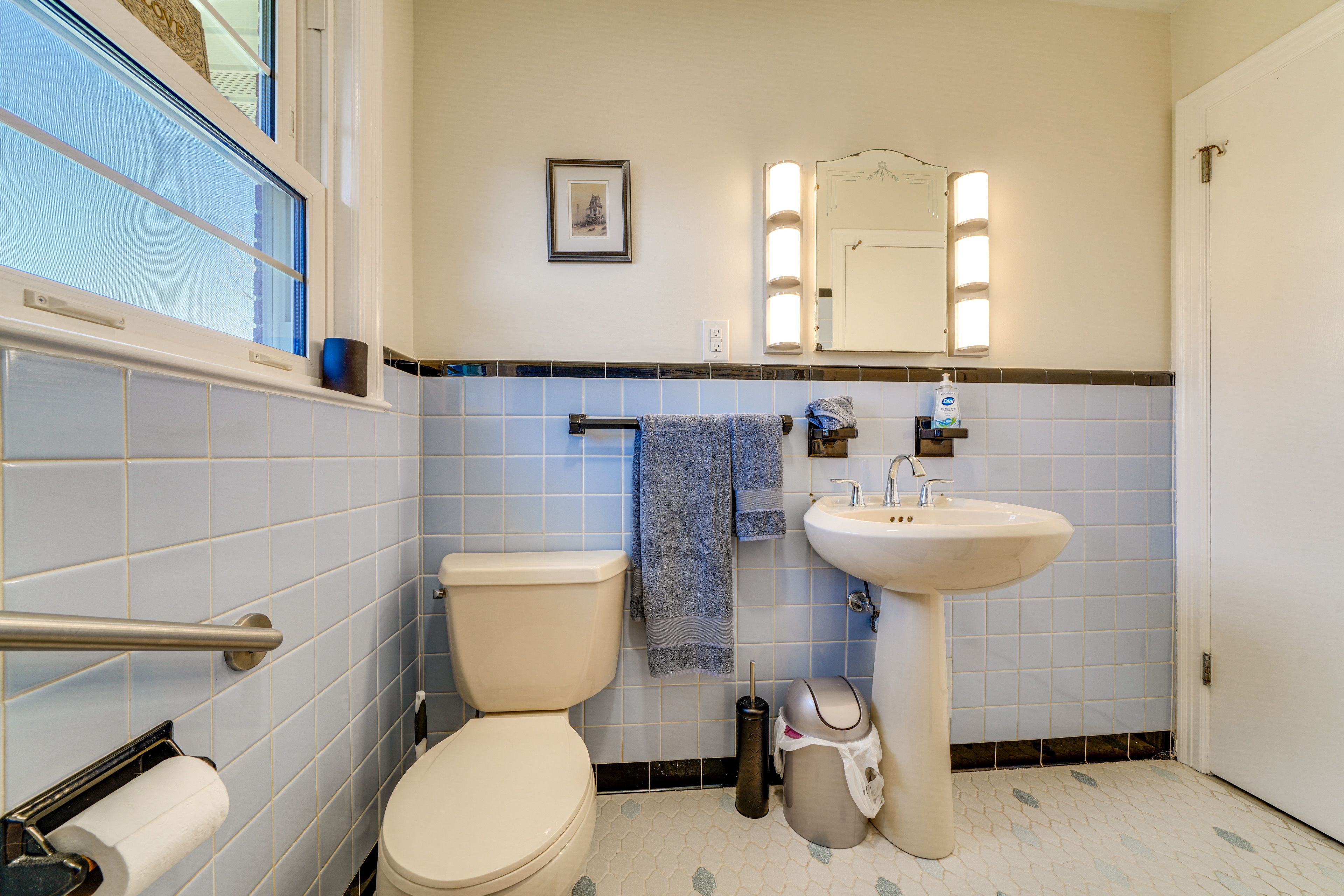 Bathroom | Main Level