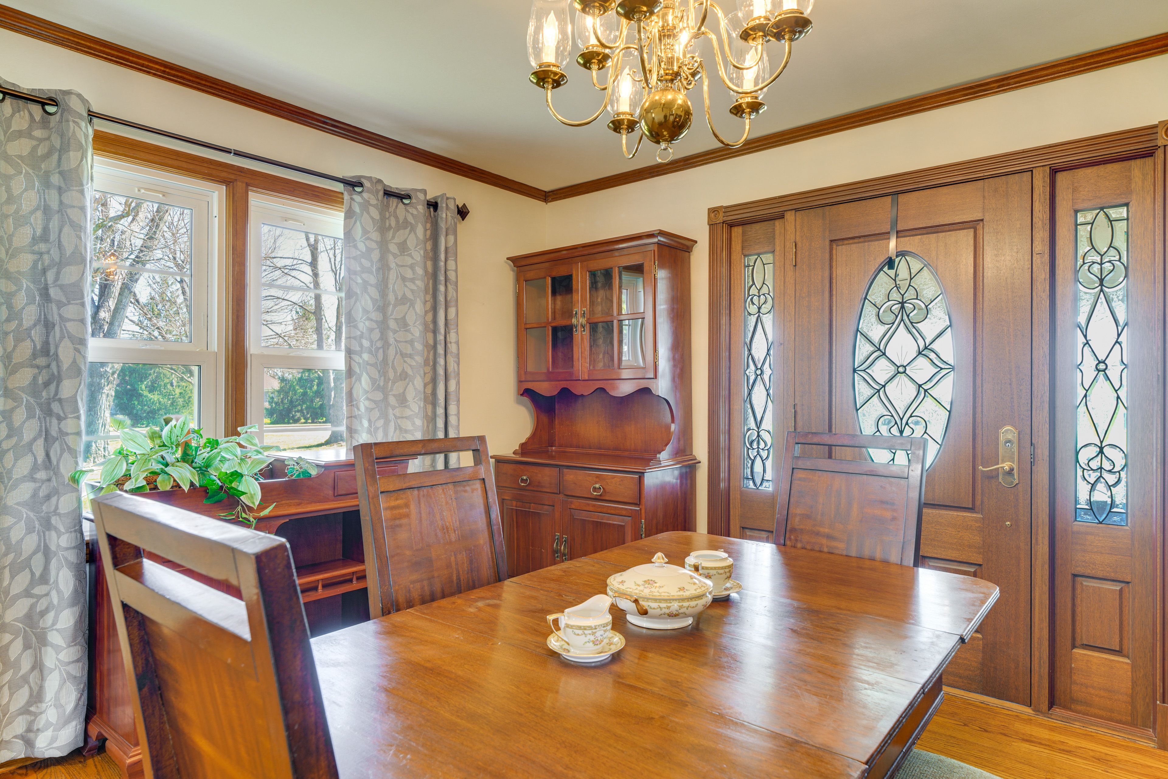 Dining Room | Main Level