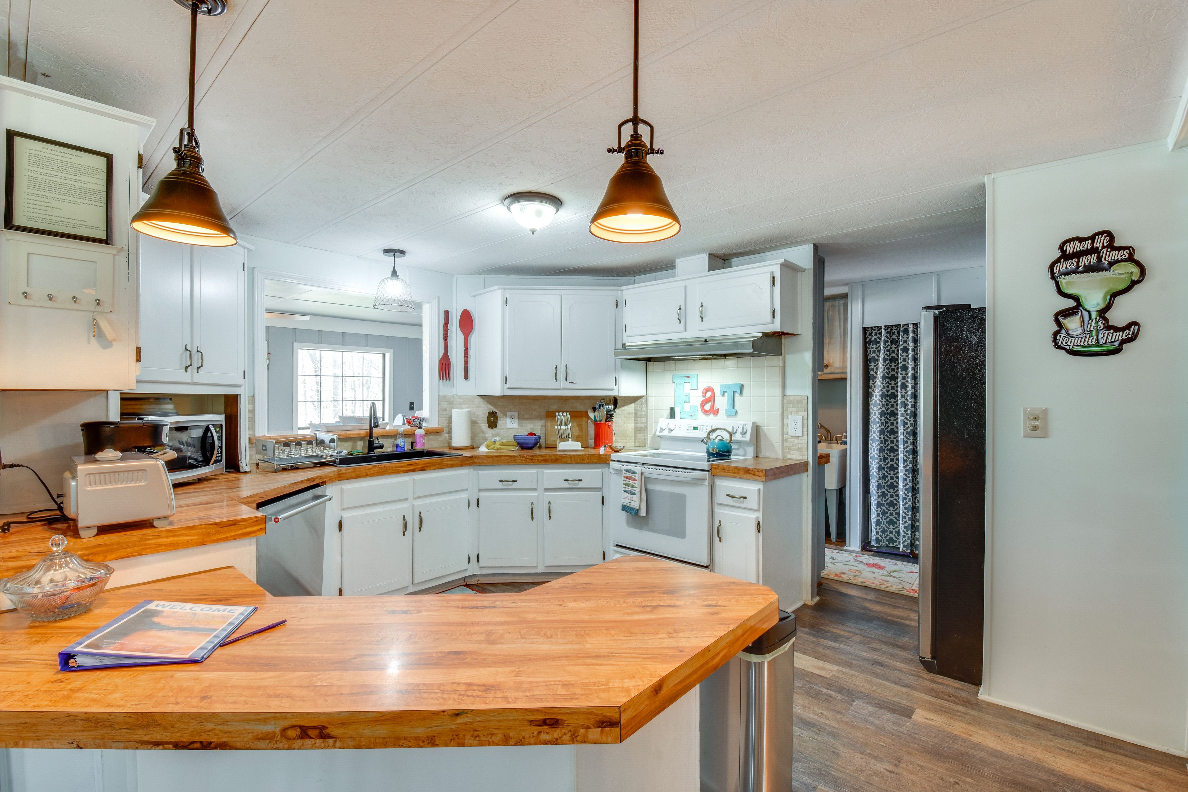 Kitchen | Main Level
