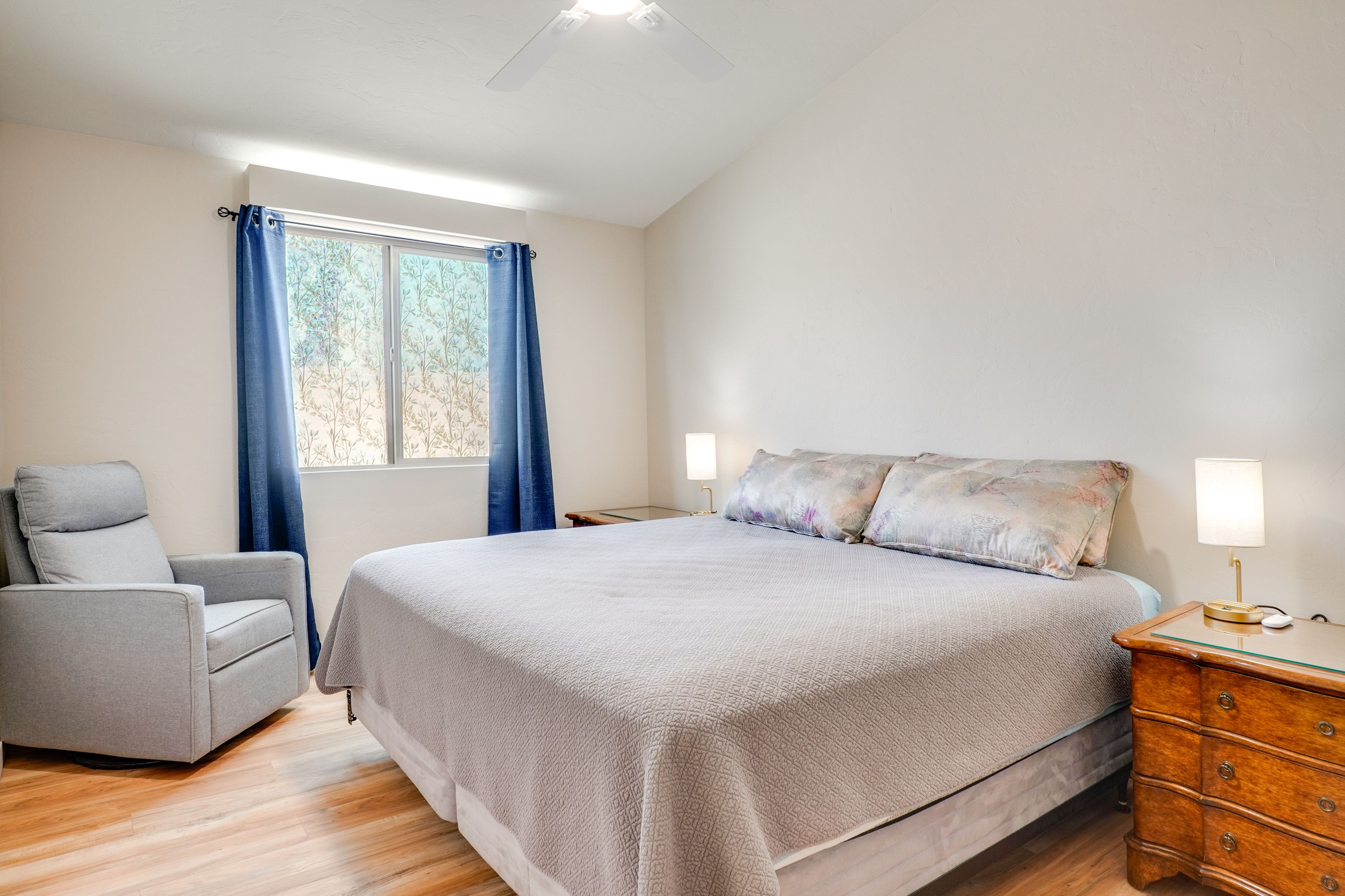 Bedroom 2 | Queen Bed