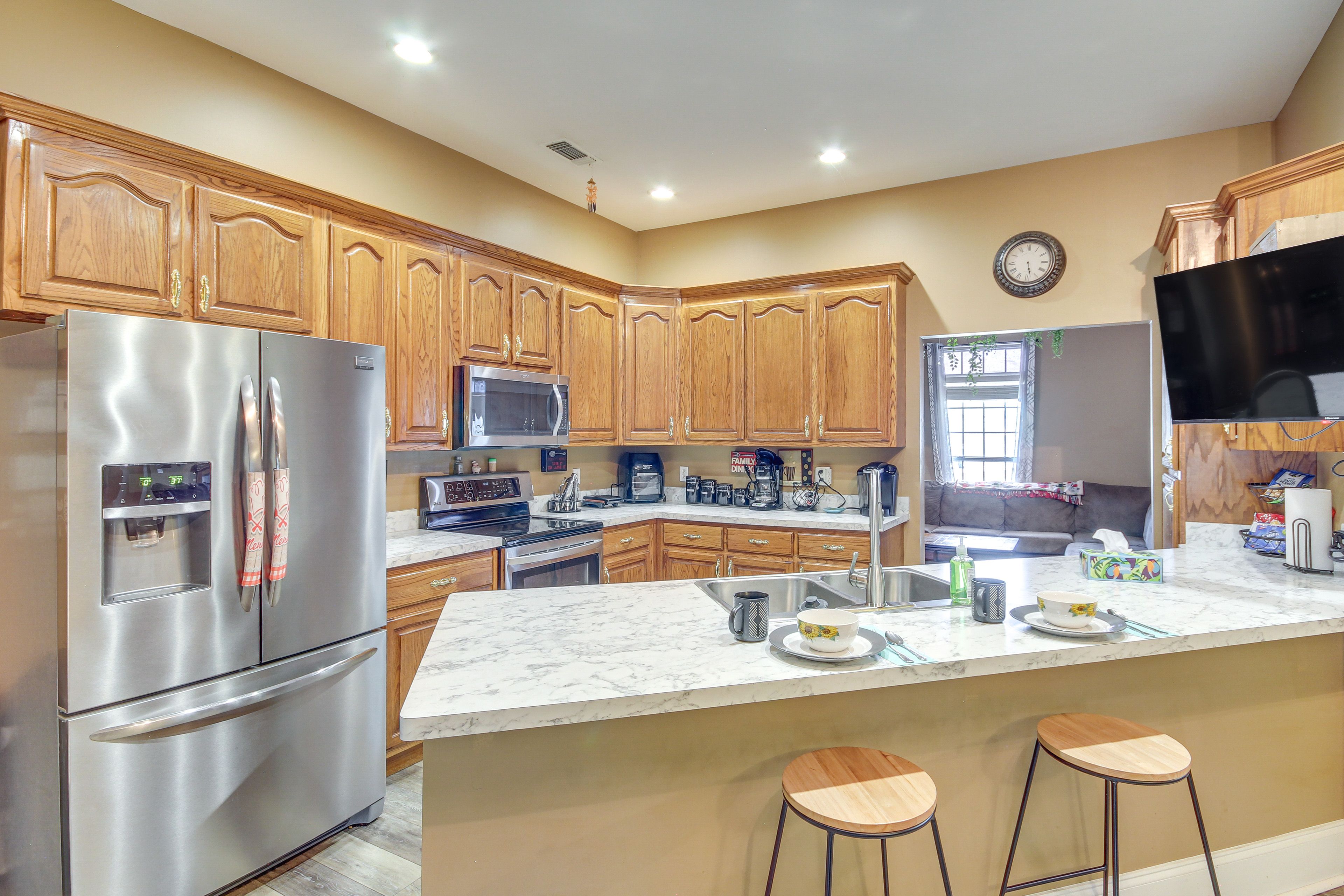 Kitchen | Coffee Maker | Breakfast Bar