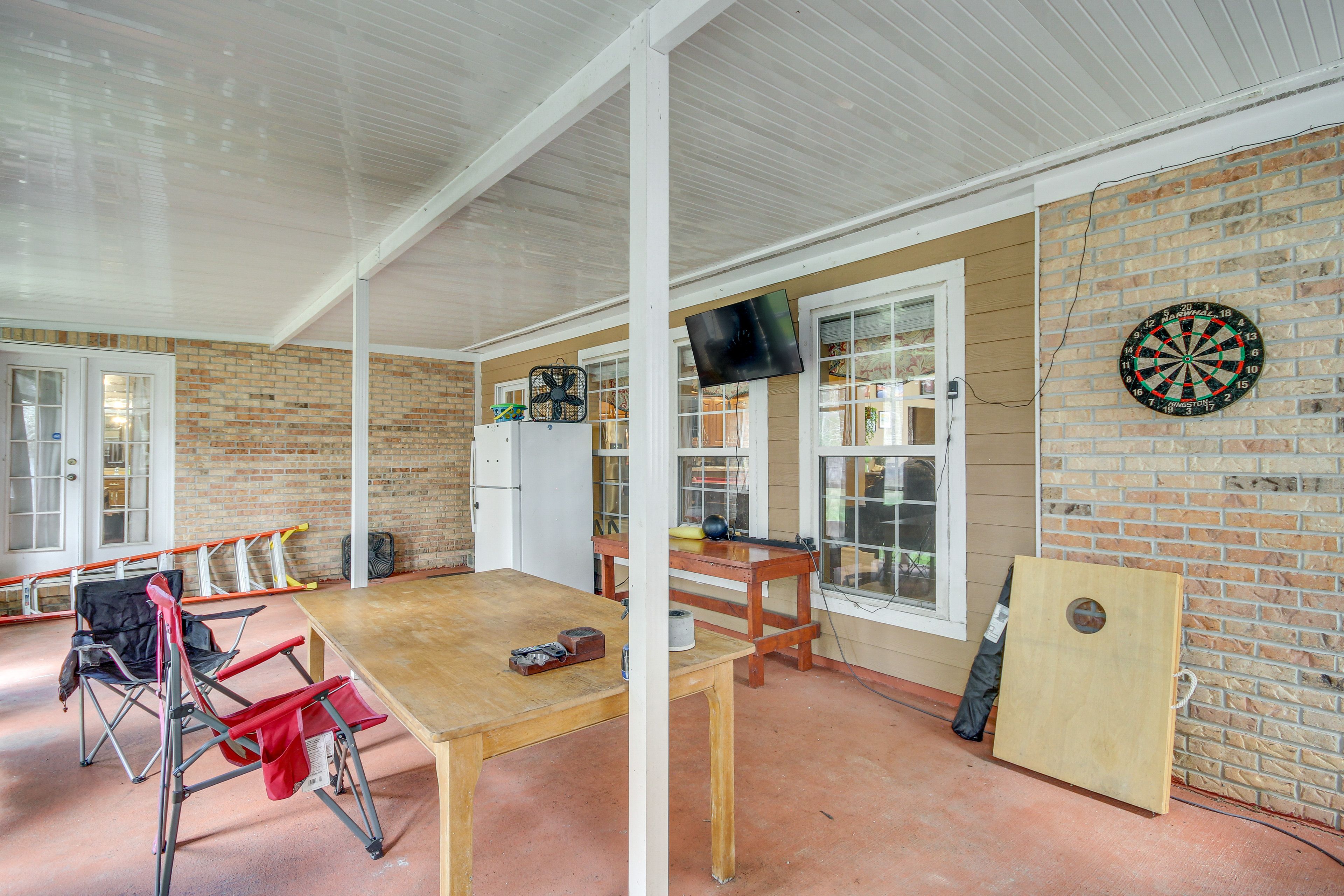 Screened Porch | Outdoor Seating | Cornhole