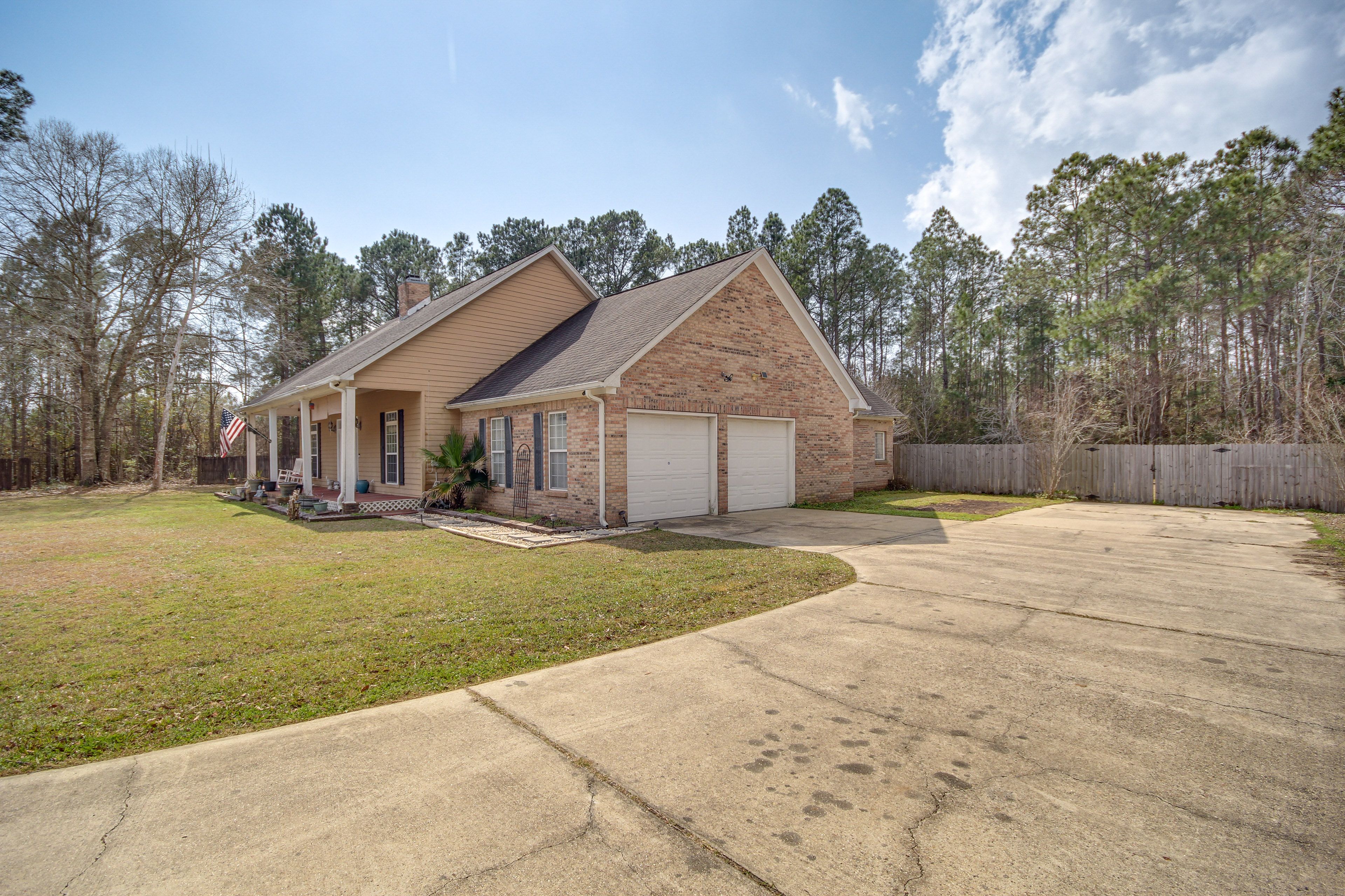 Parking | Driveway (4 Vehicles) | Trailer Parking