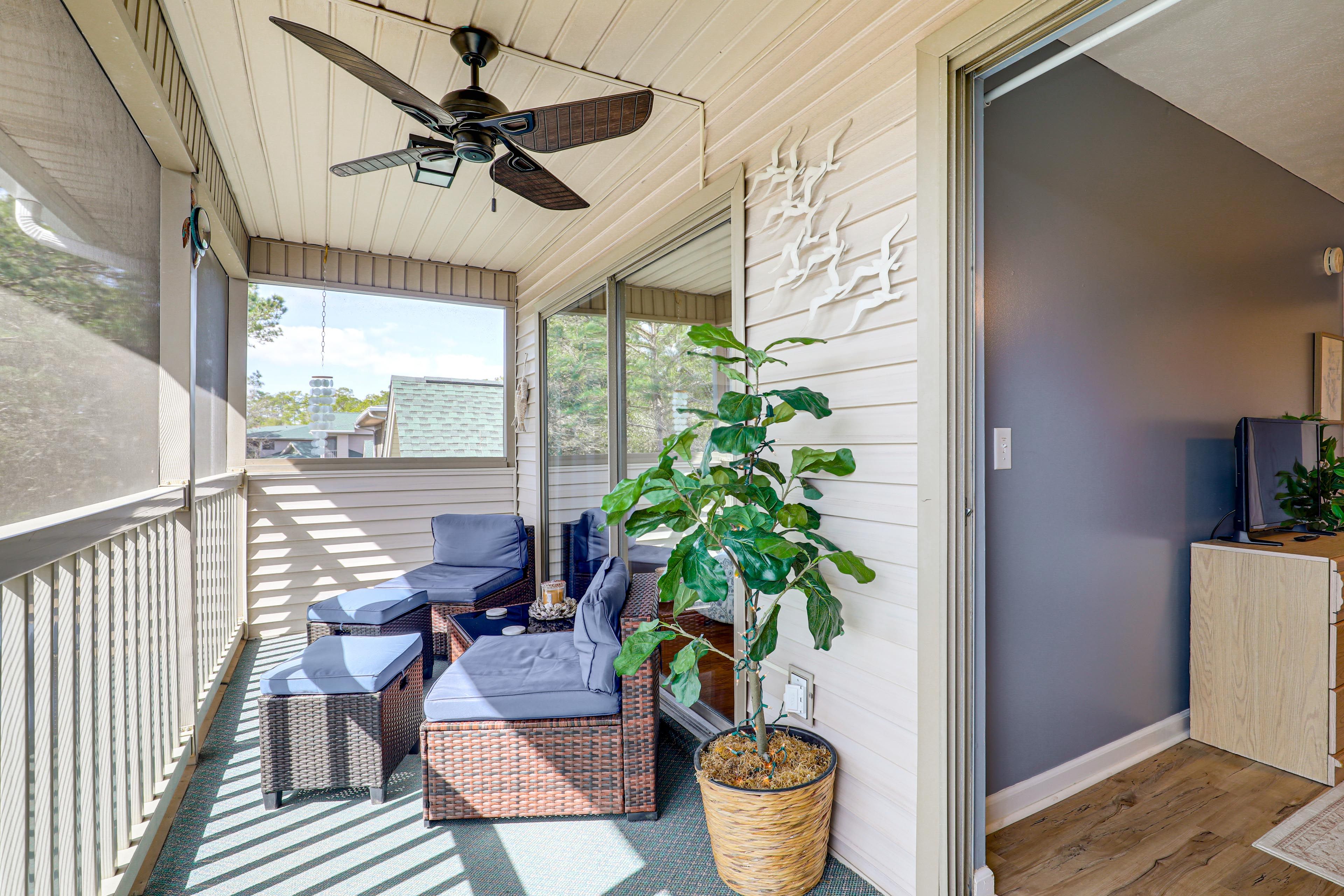 Private Screened Balcony