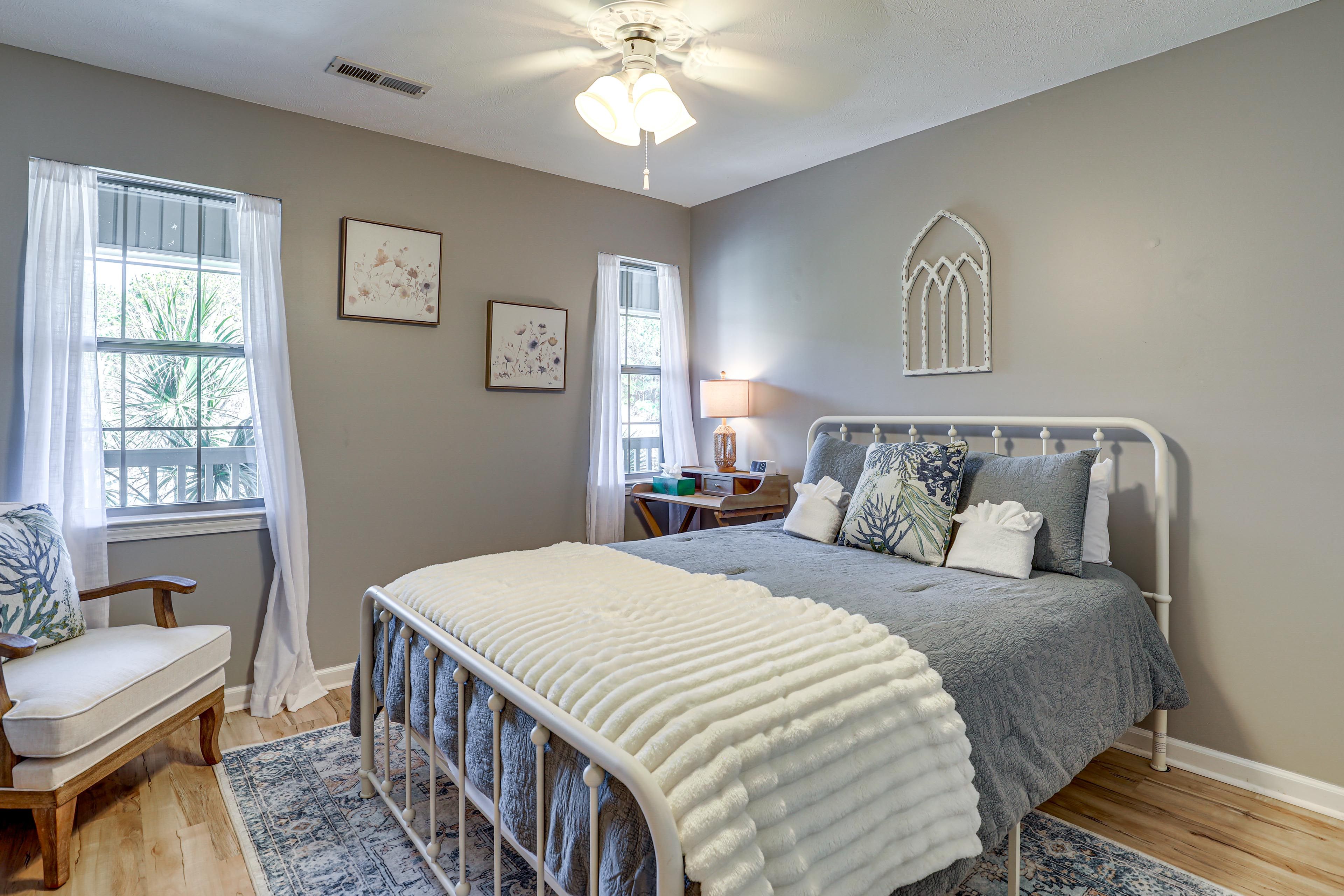 Bedroom 2 | Queen Bed